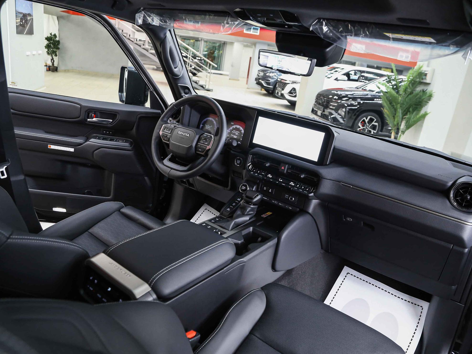 Toyota Land Cruiser Prado 2026, черный, ДЦ Орехово