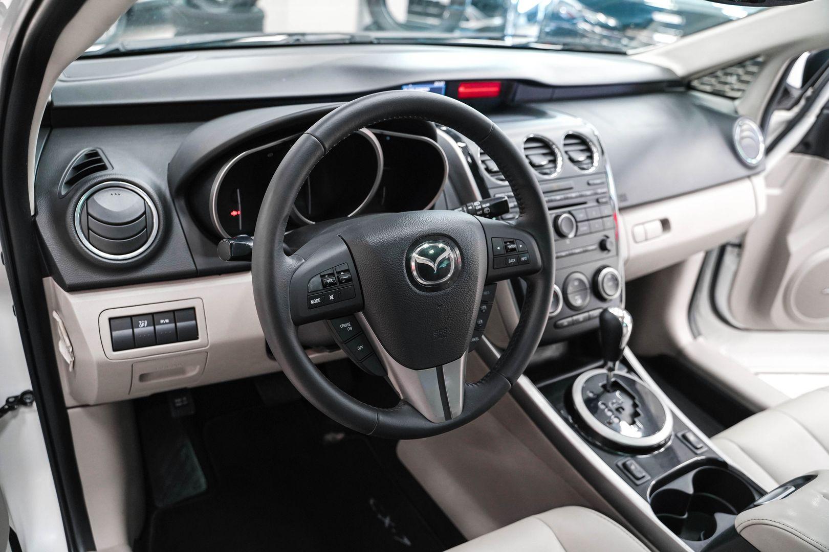 Mazda CX-7 2011, белый, ДЦ Орехово