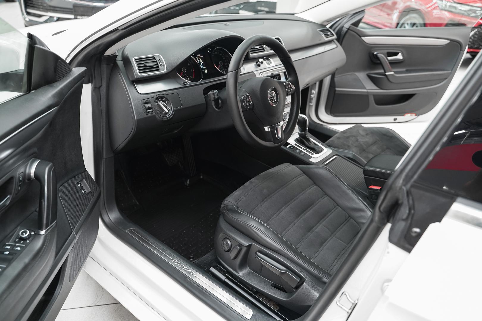 Volkswagen Passat CC 2012, белый, ДЦ Орехово
