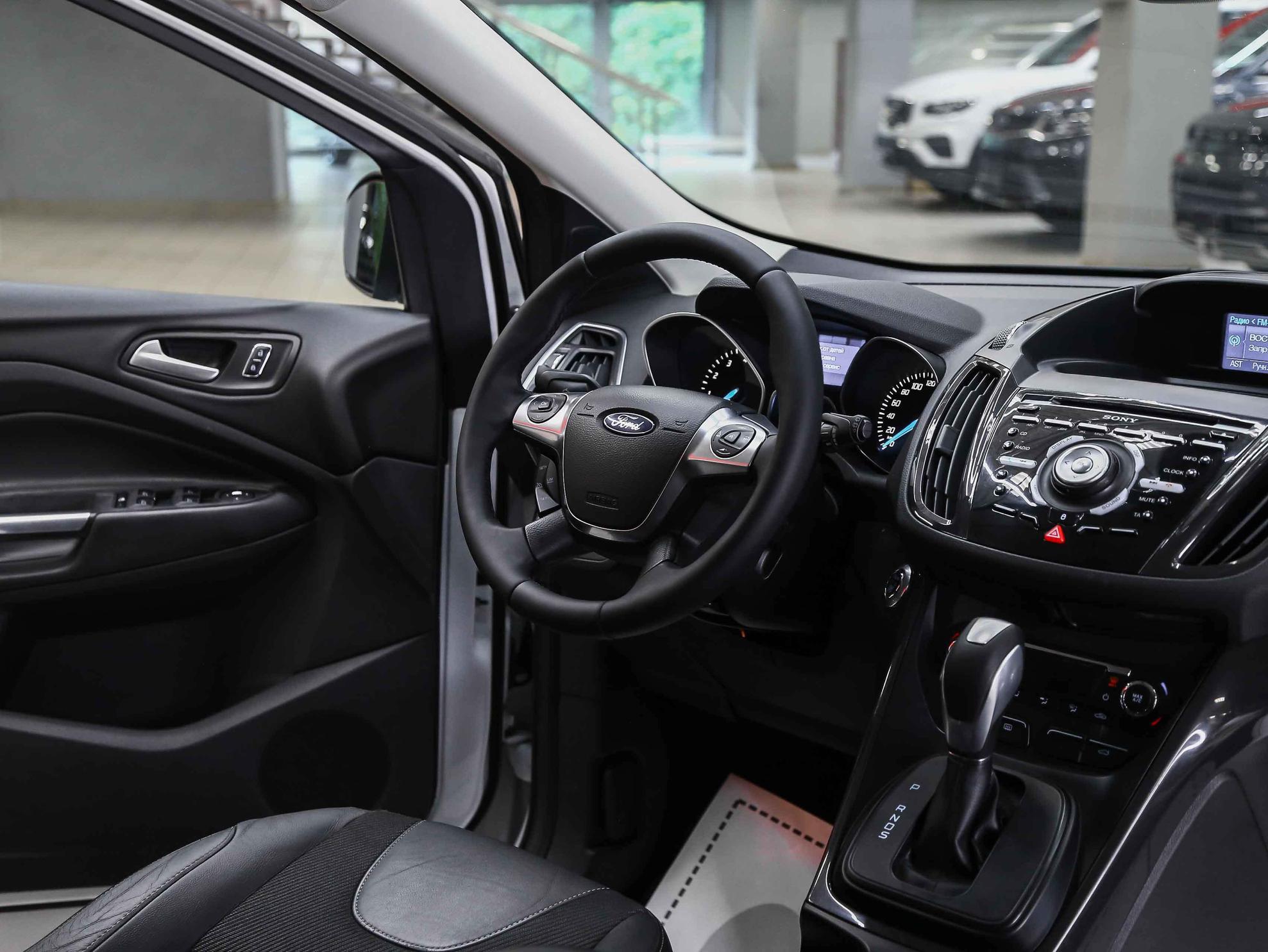 Ford Kuga 2014, белый, ДЦ Орехово
