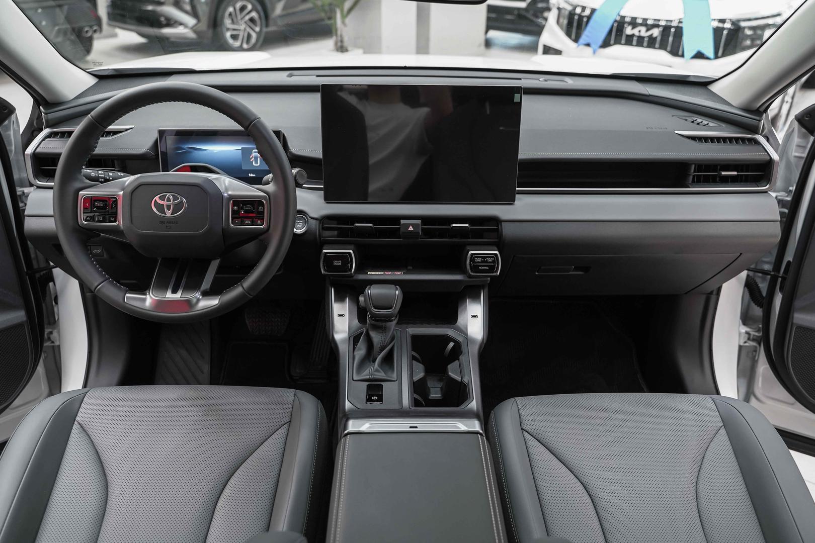 Toyota RAV4 2026, белый, ДЦ Орехово