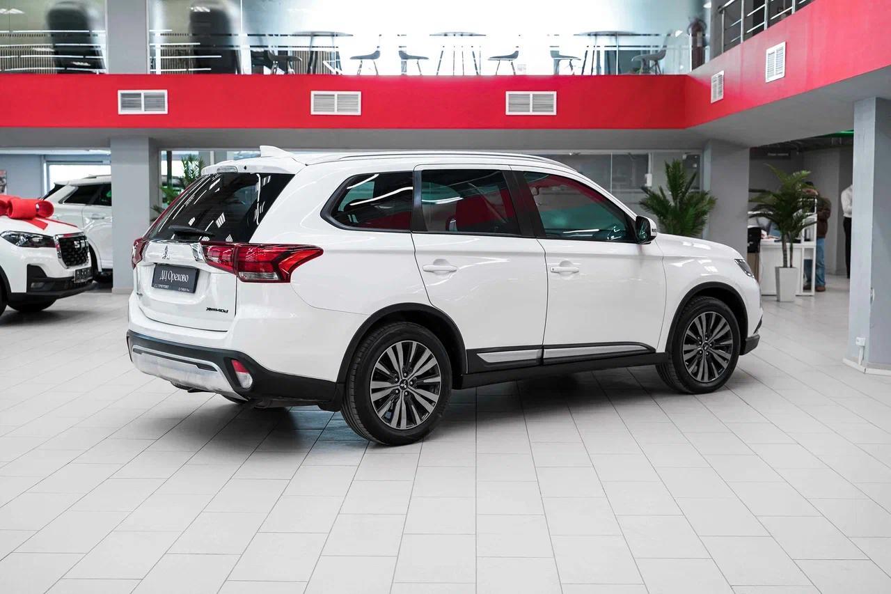 Mitsubishi Outlander 2020, белый, ДЦ Орехово