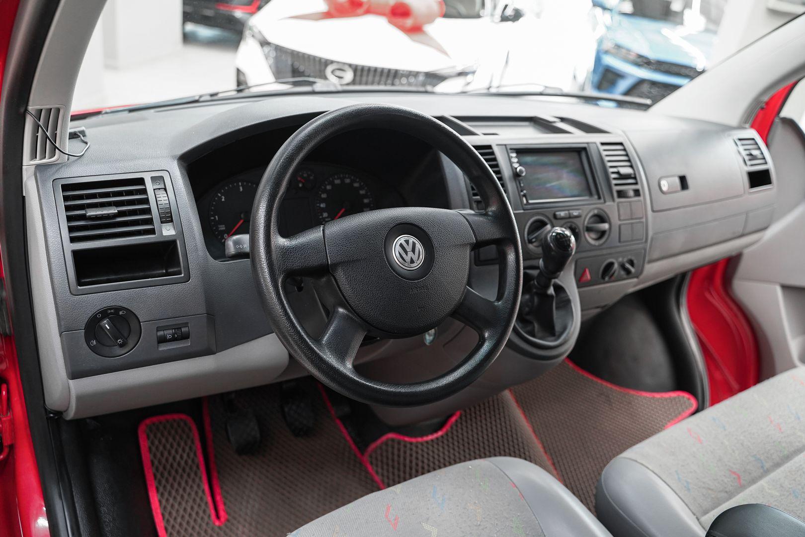 Volkswagen Transporter 2008, красный, ДЦ Орехово