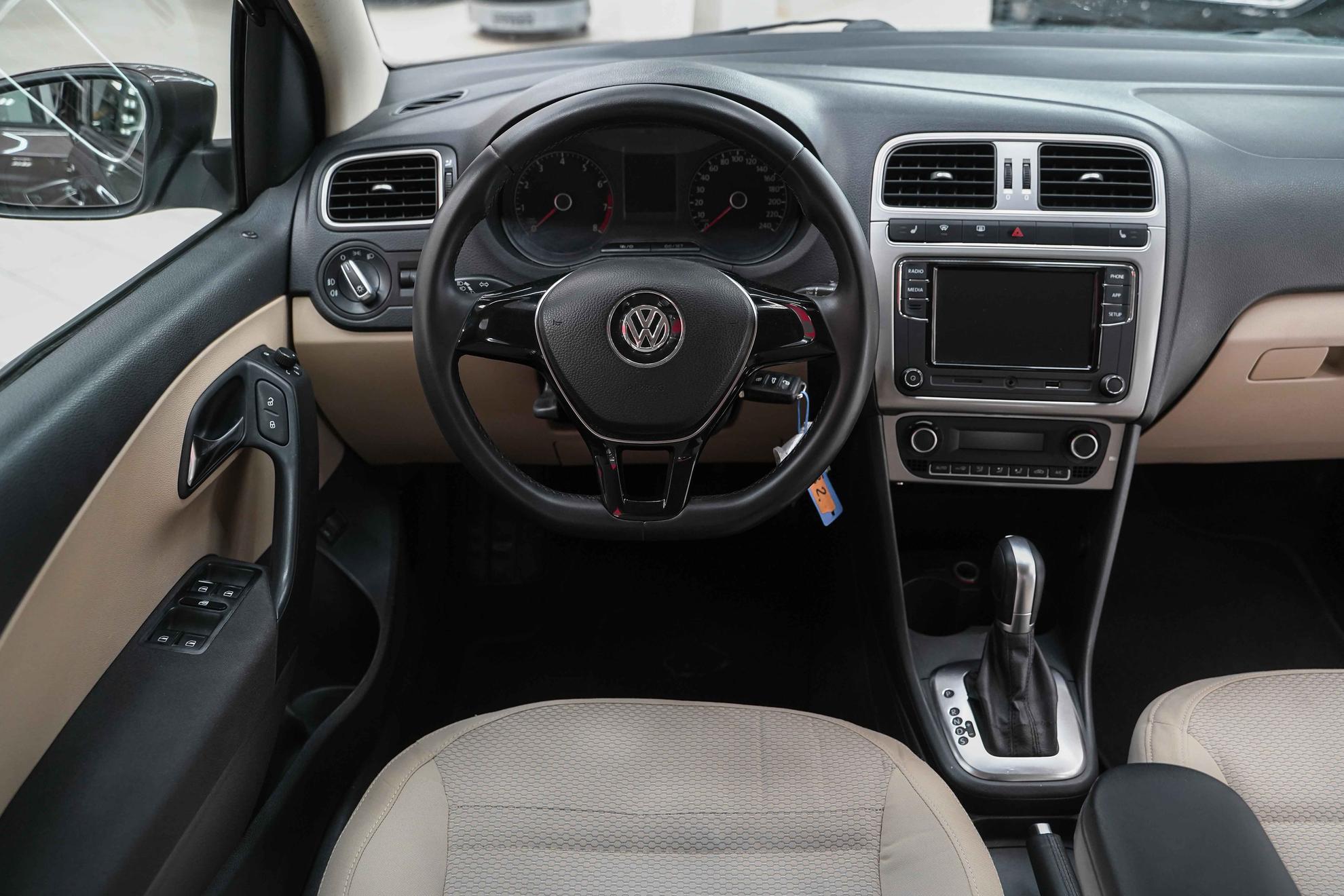 Volkswagen Polo 2016, коричневый, ДЦ Орехово
