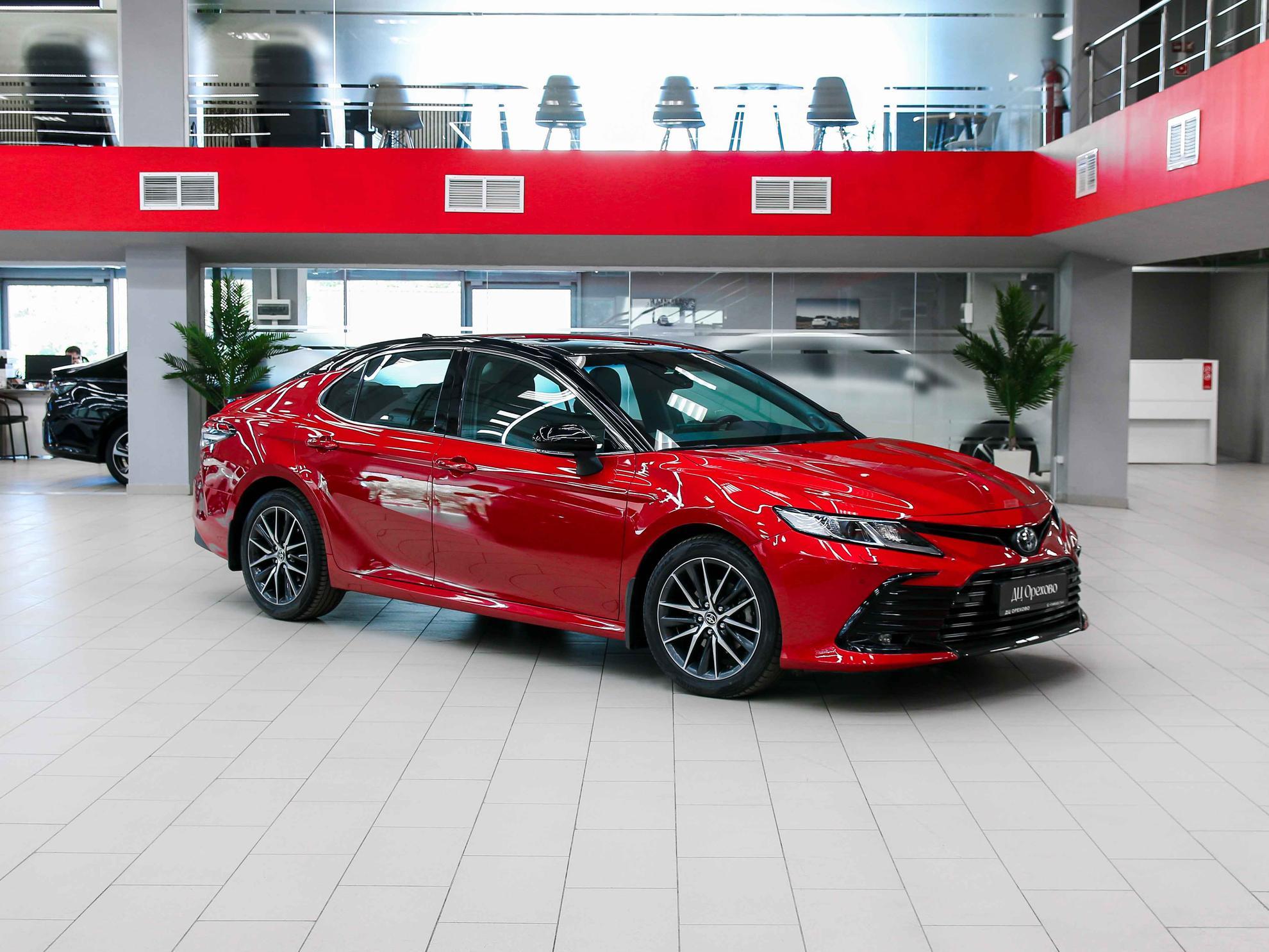 Toyota Camry 2021, красный, ДЦ Орехово