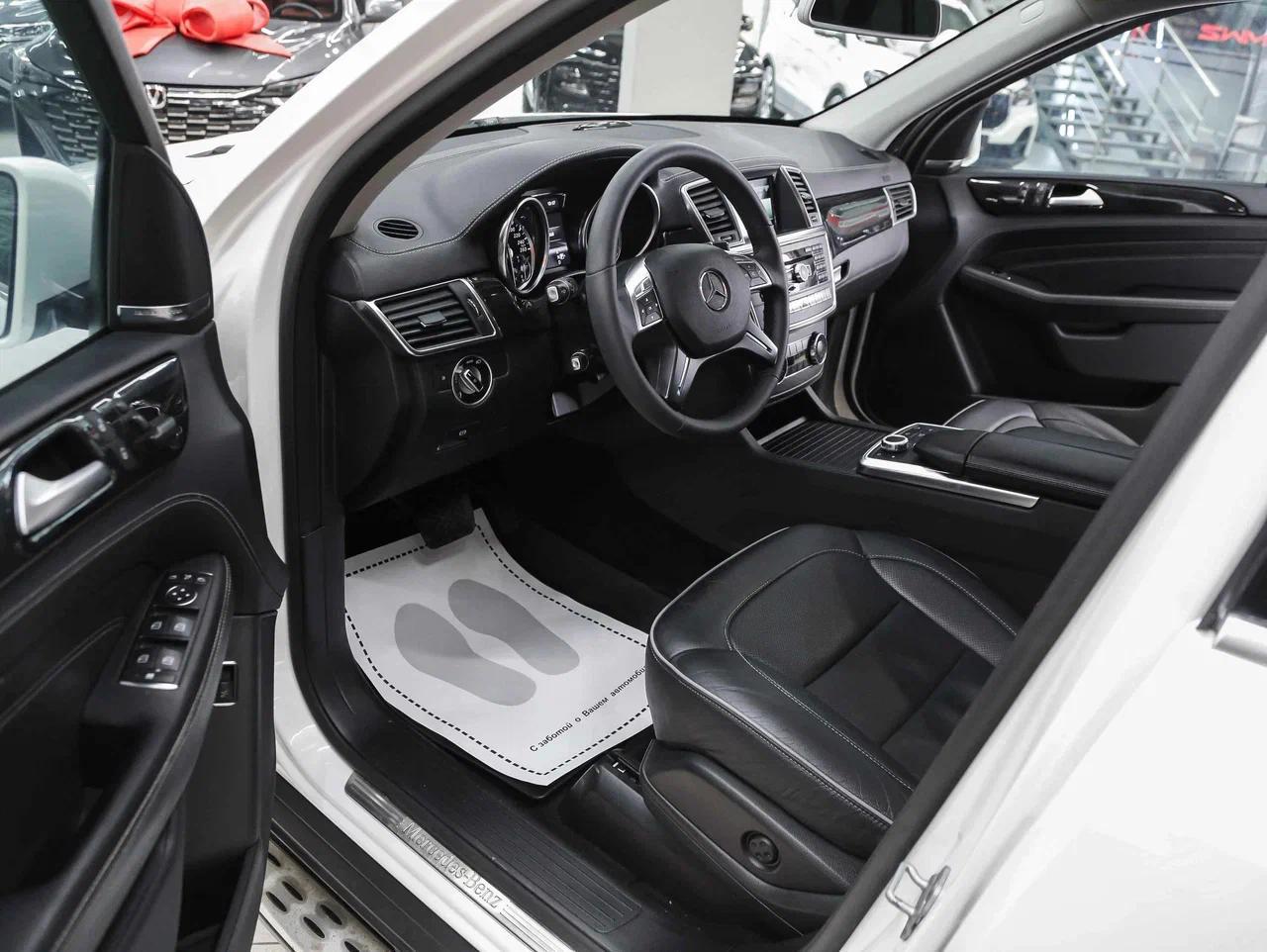 Mercedes-Benz M-Класс 2013, белый, ДЦ Орехово