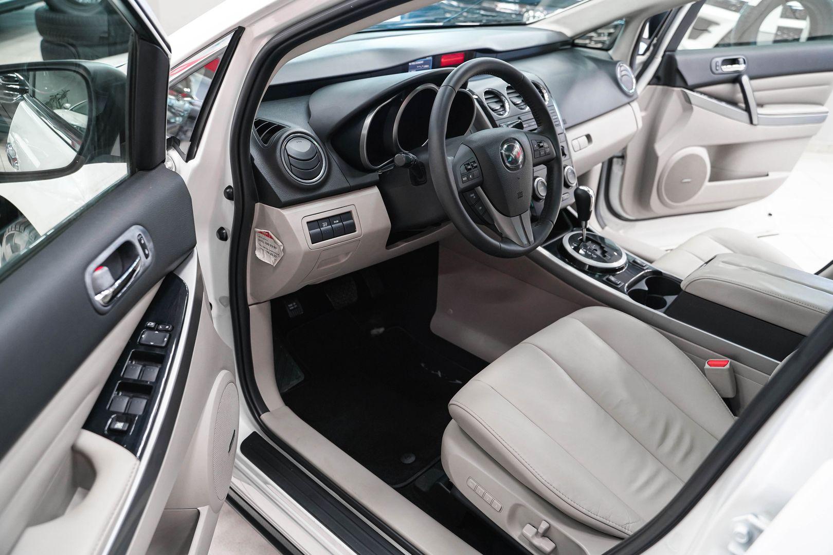 Mazda CX-7 2011, белый, ДЦ Орехово