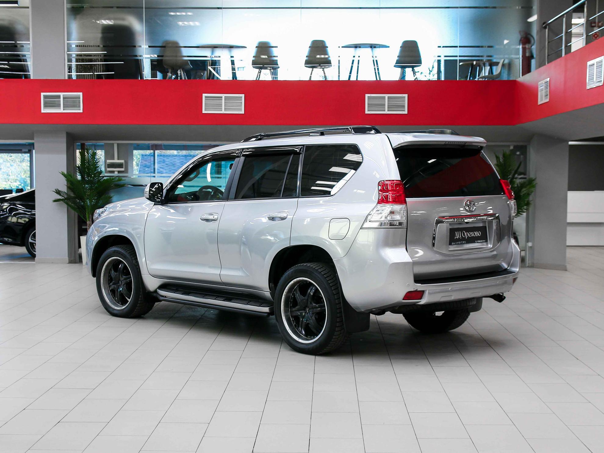 Toyota Land Cruiser Prado 2011, серебряный, ДЦ Орехово