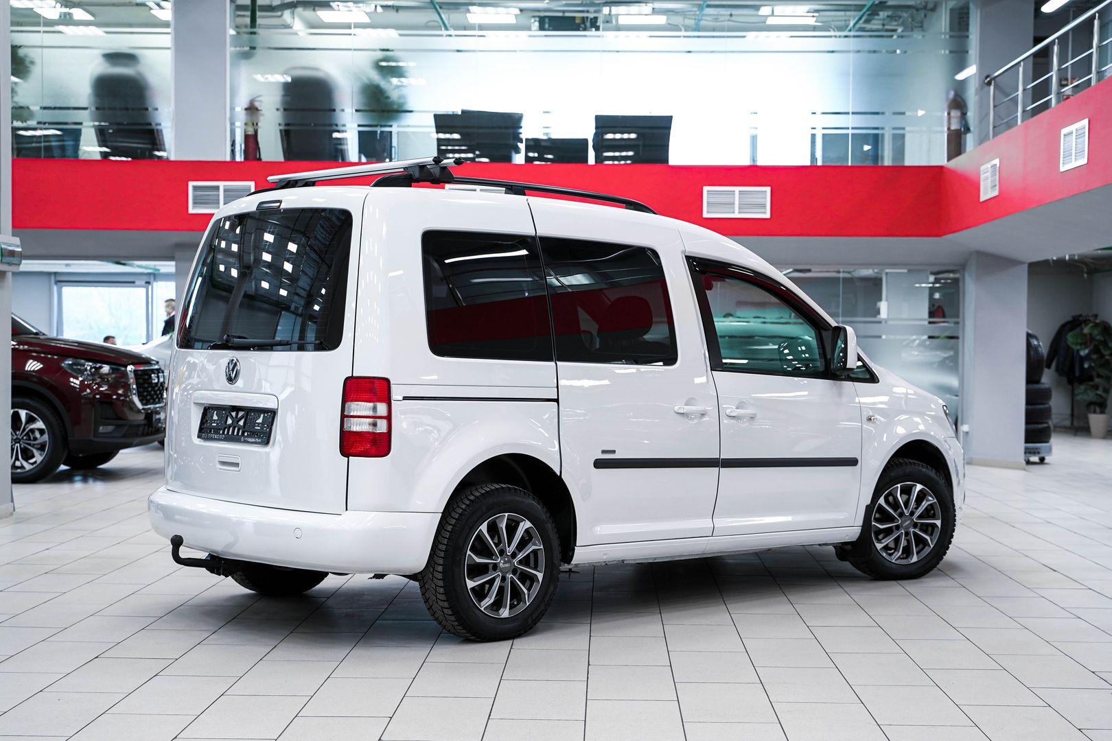 Volkswagen Caddy 2013, белый, ДЦ Орехово