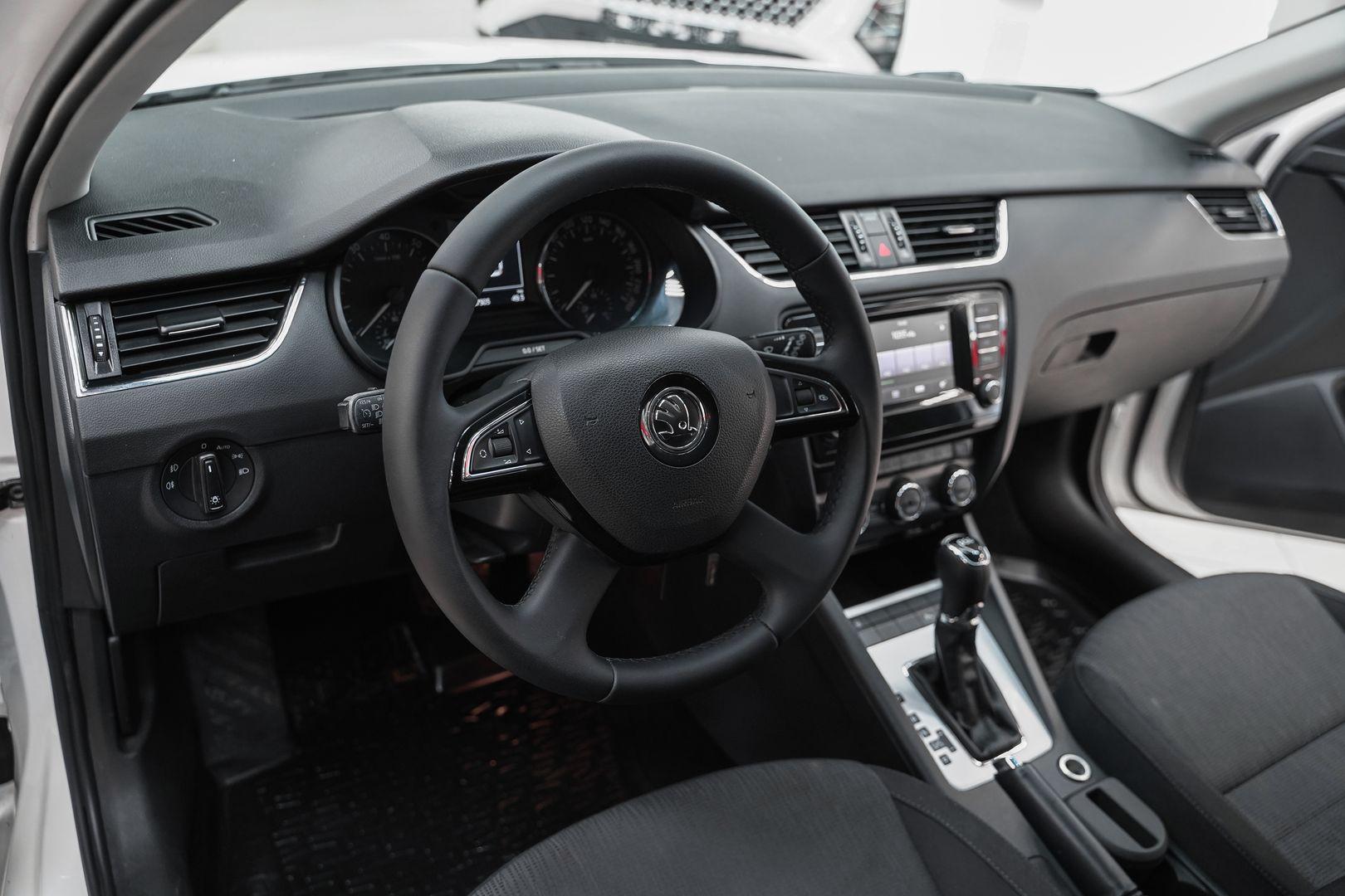Skoda Octavia 2015, белый, ДЦ Орехово