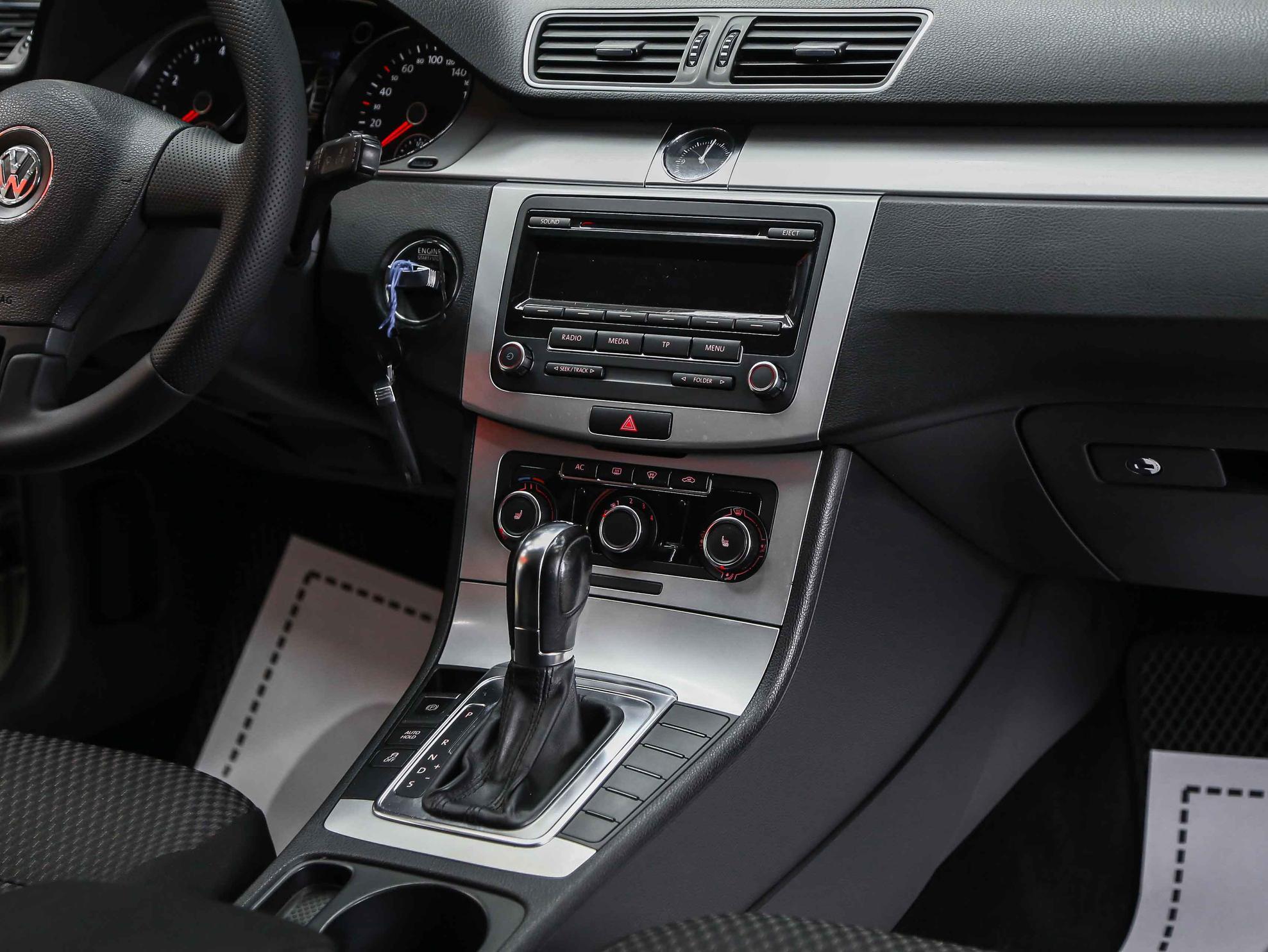 Volkswagen Passat 2011, серебряный, ДЦ Орехово