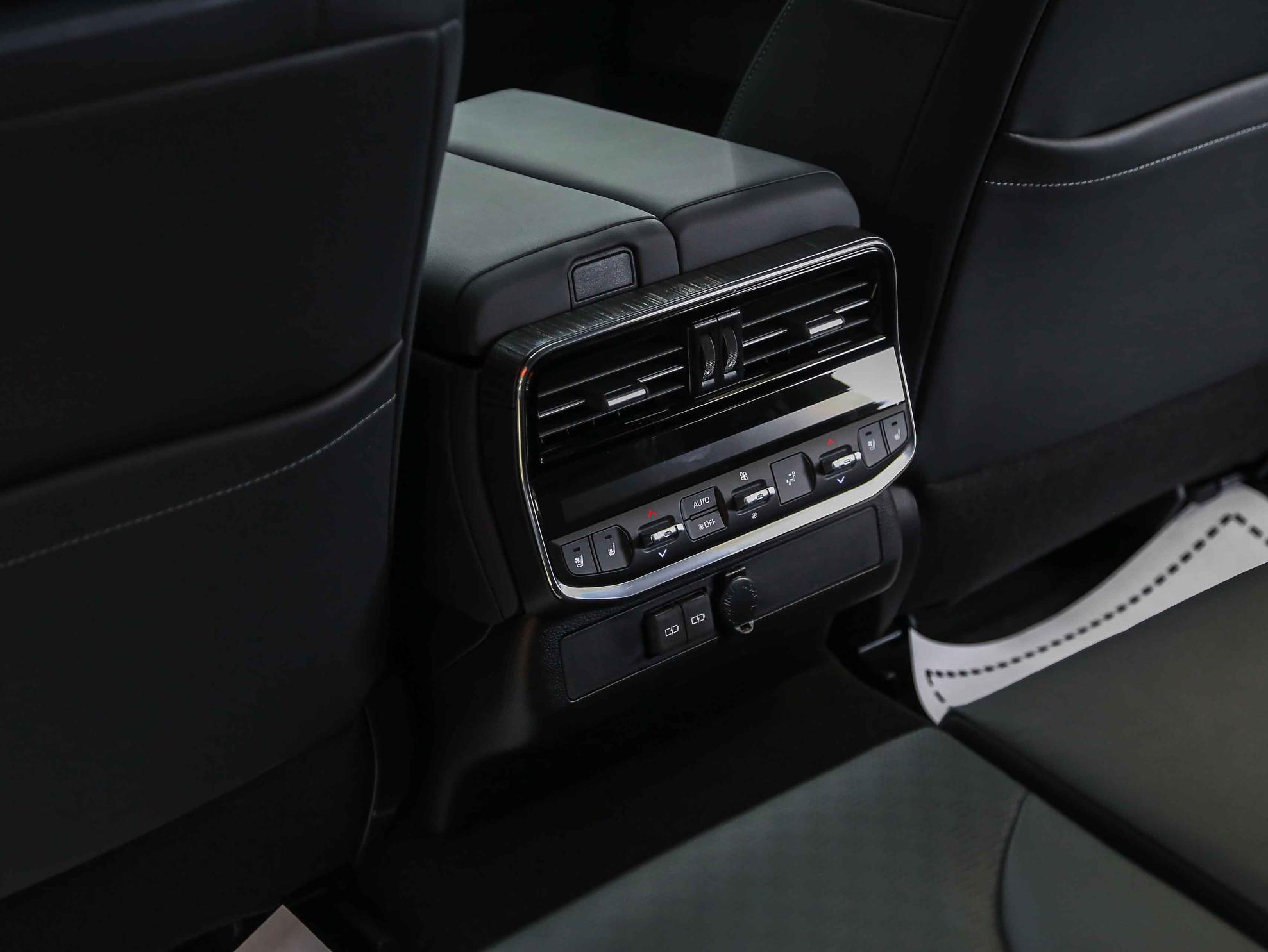 Toyota Land Cruiser 2026, черный, ДЦ Орехово