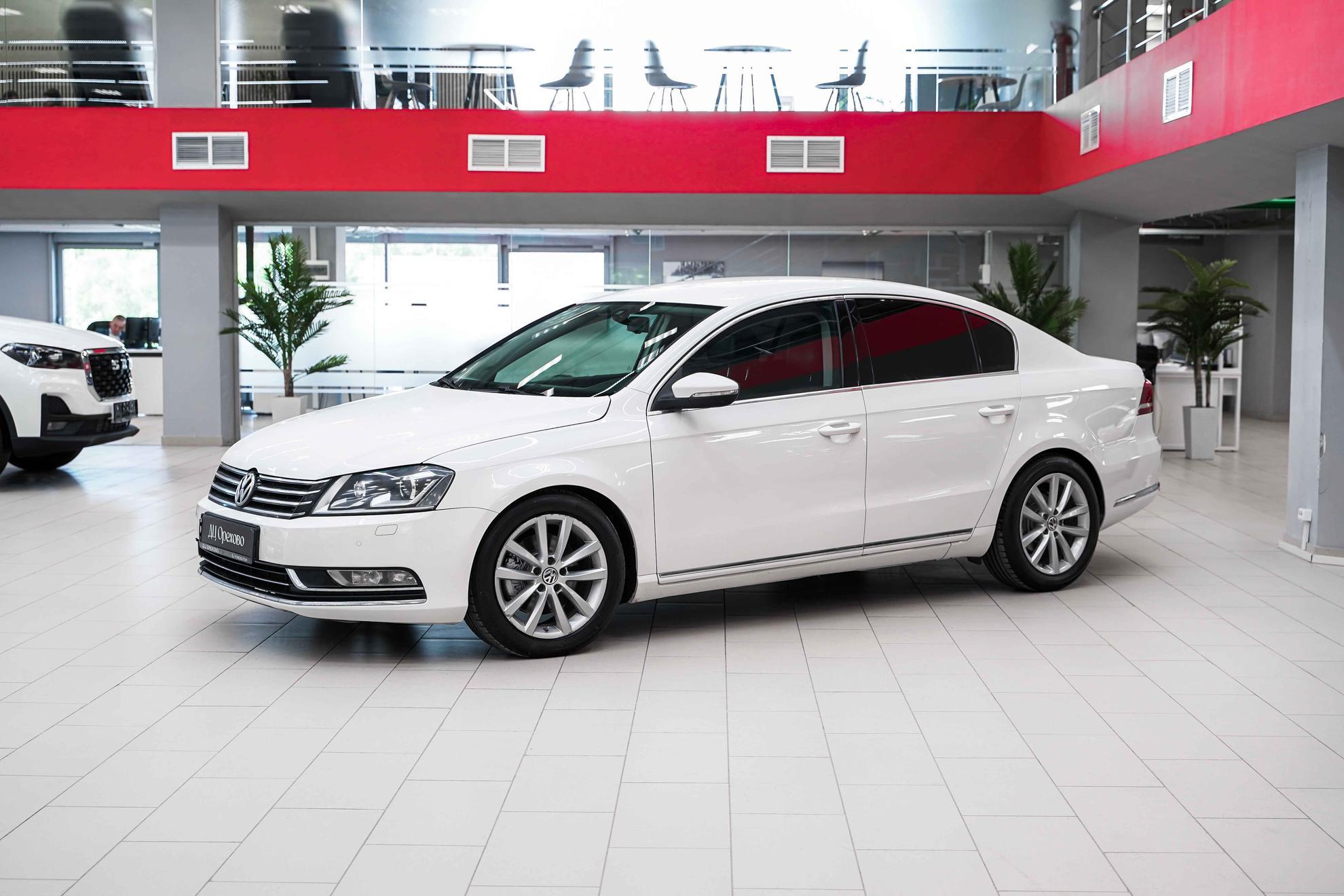 Volkswagen Passat 2012, белый, ДЦ Орехово