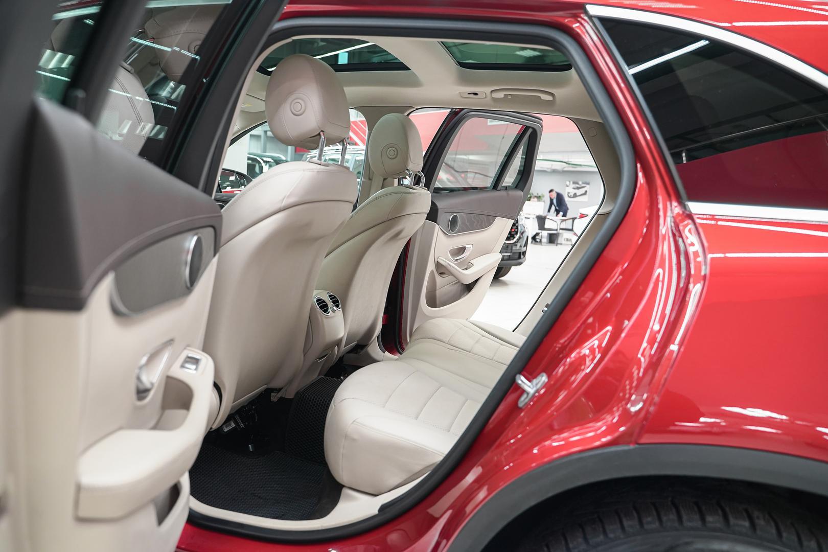 Mercedes-Benz GLC 2017, красный, ДЦ Орехово