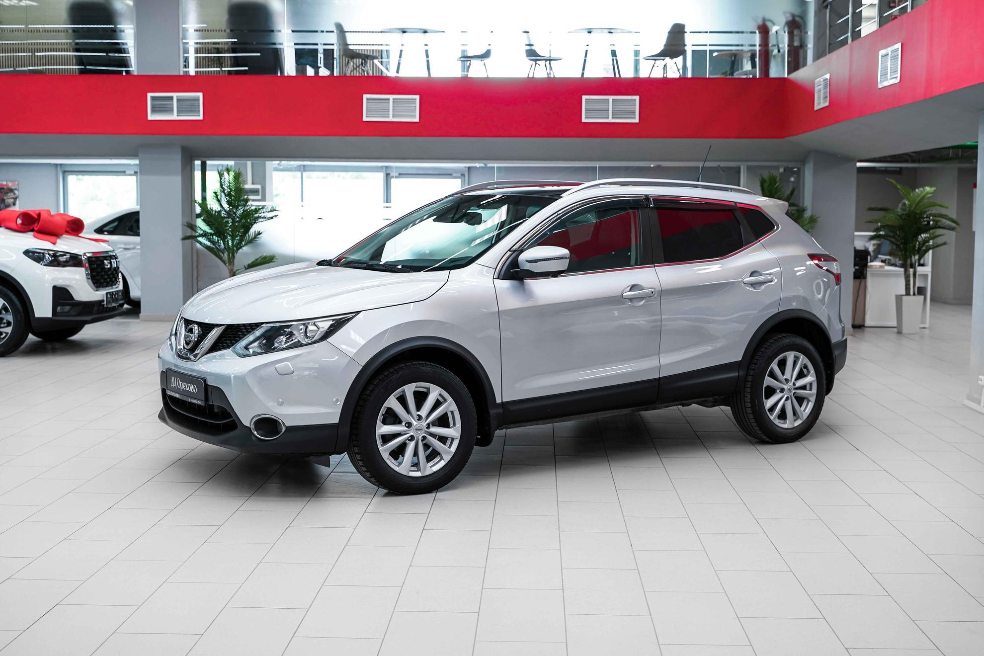 Nissan Qashqai 2015, серебряный, ДЦ Орехово