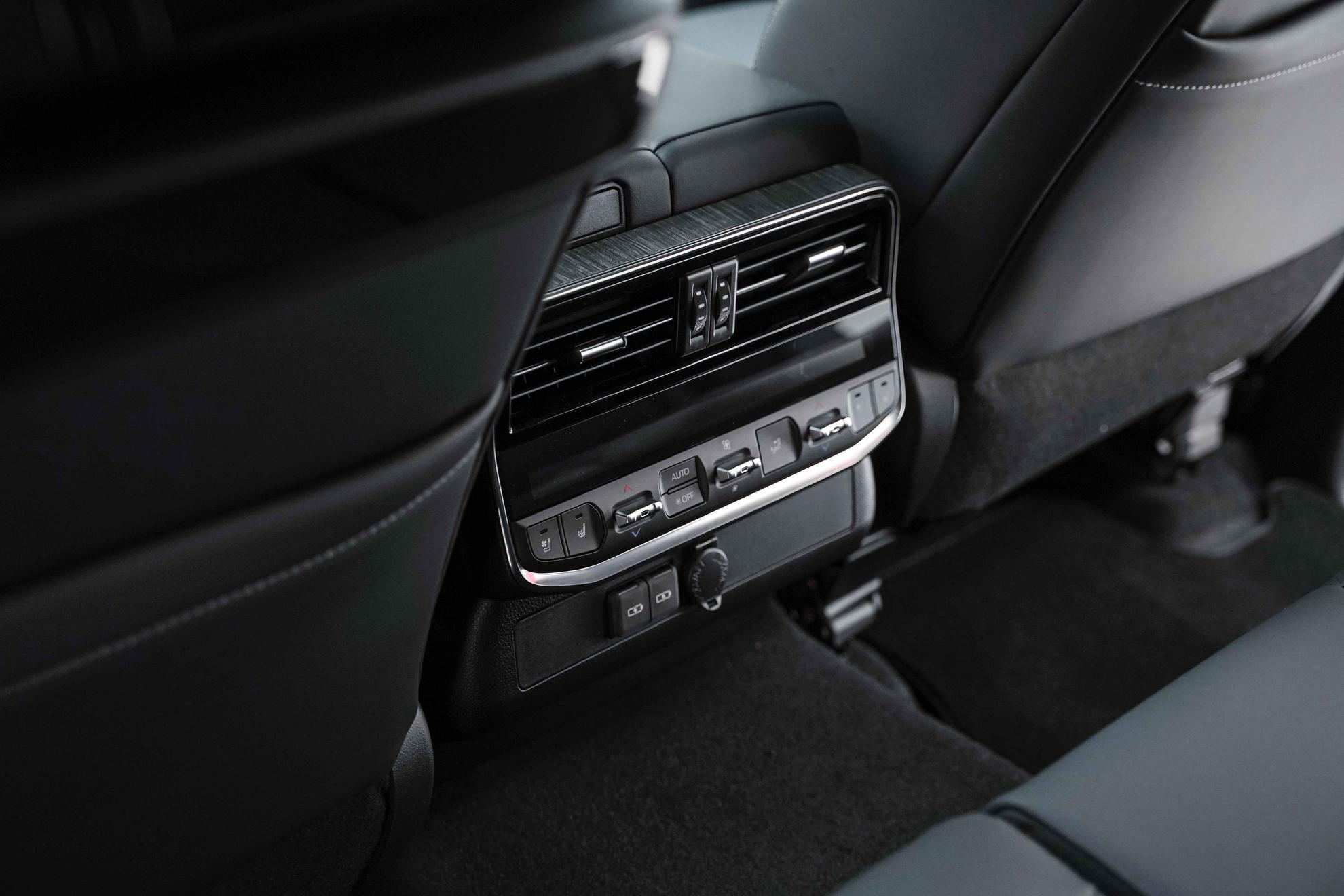 Toyota Land Cruiser 2026, белый, ДЦ Орехово