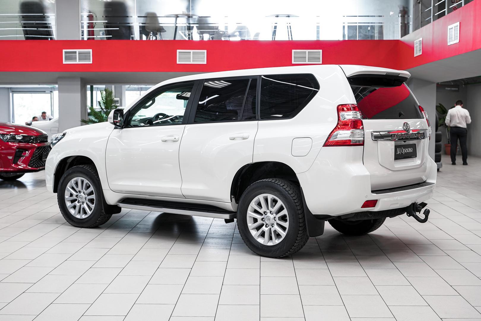 Toyota Land Cruiser Prado 2015, белый, ДЦ Орехово