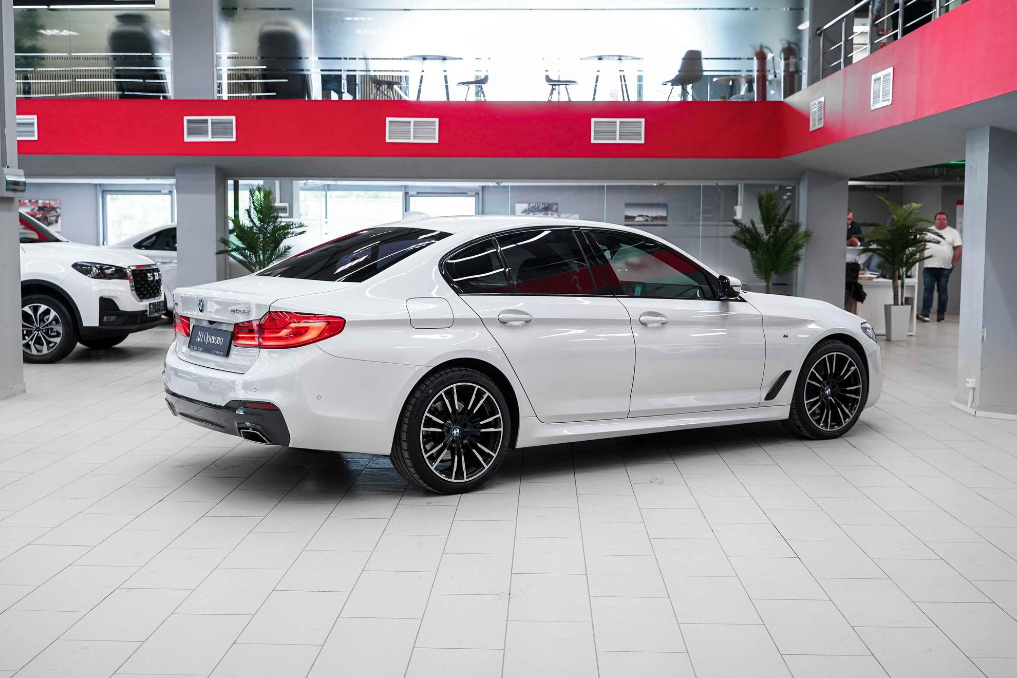 BMW 5 серии 2018, белый, ДЦ Орехово