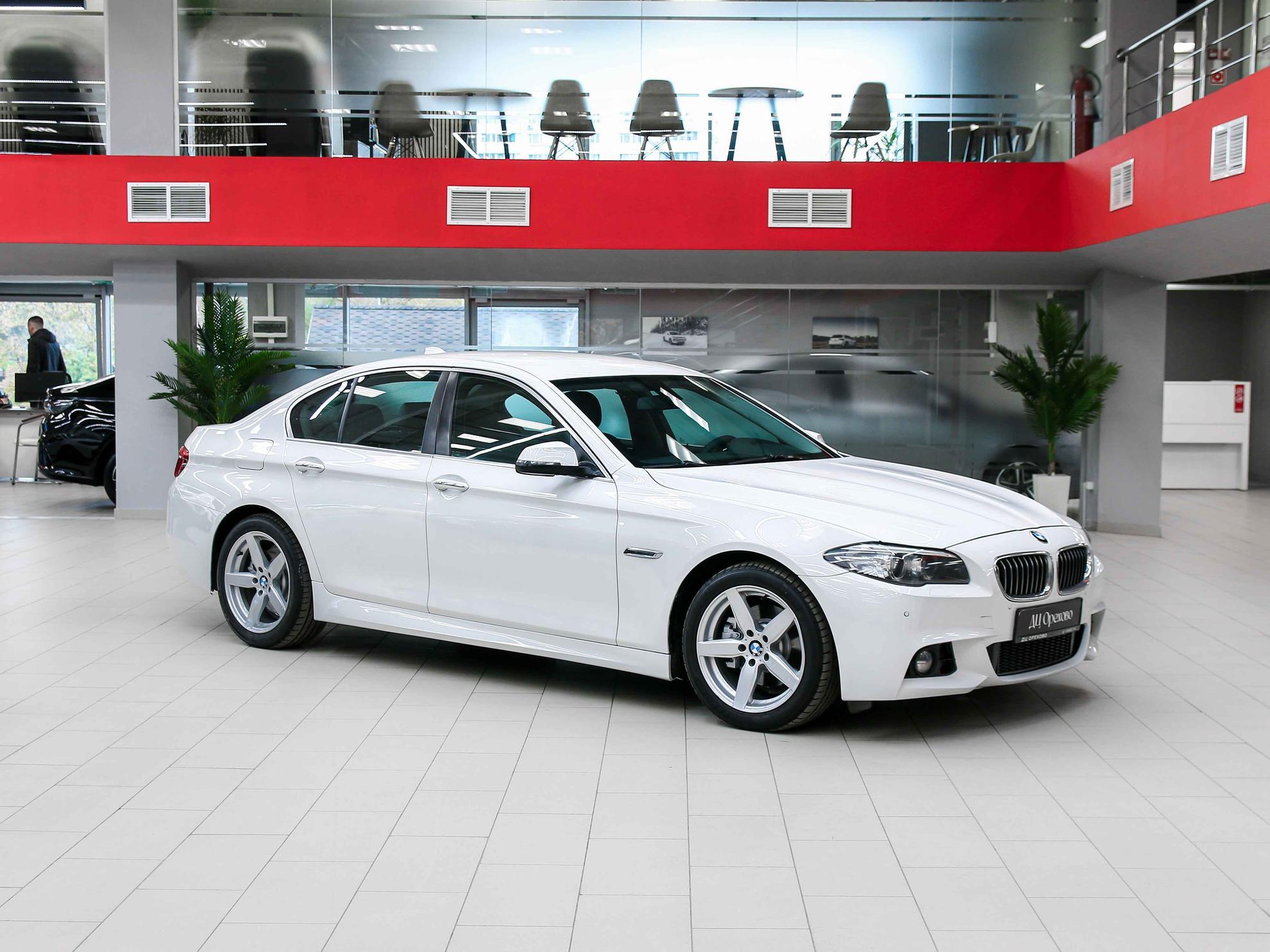 BMW 5 серии 2014, белый, ДЦ Орехово