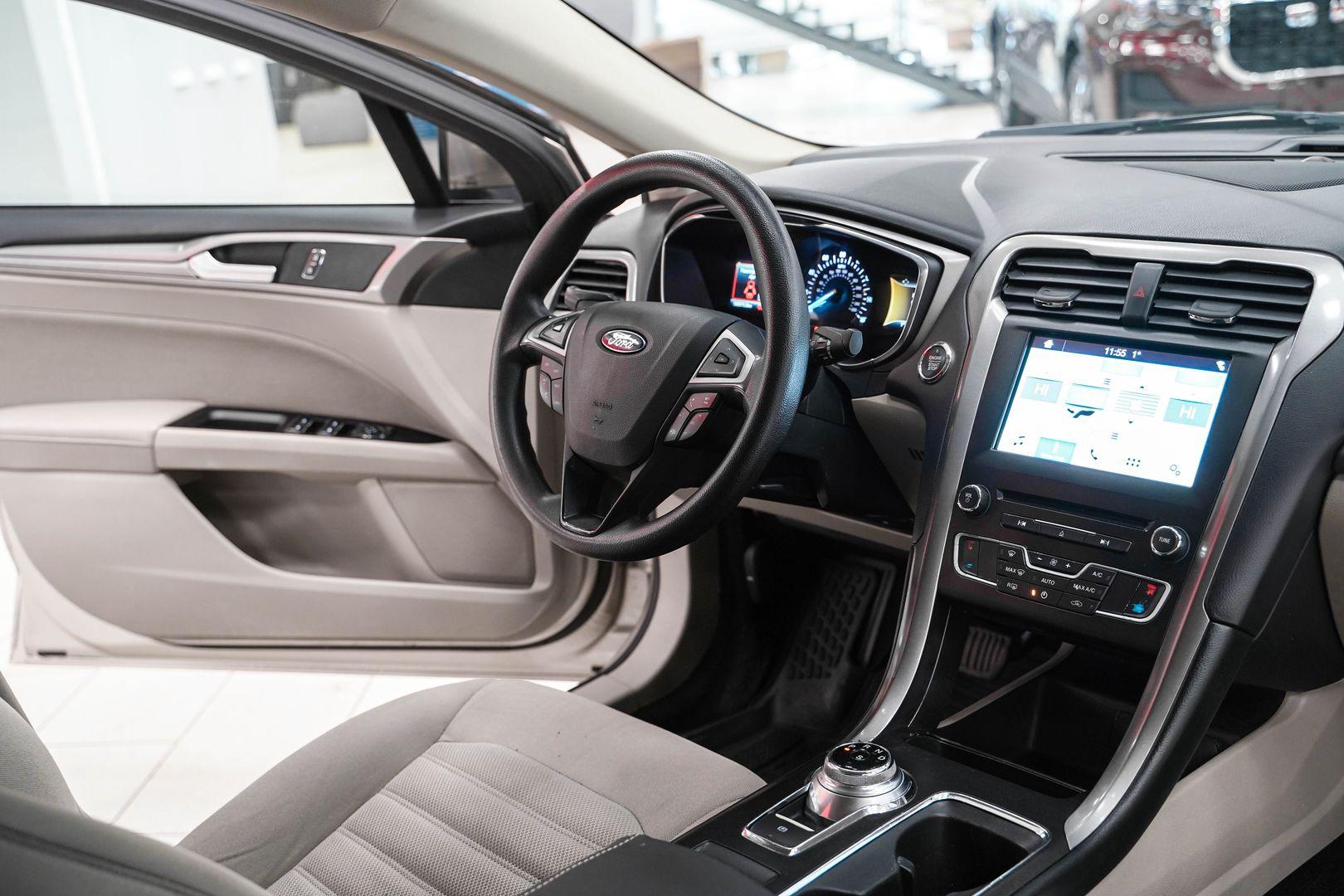 Ford Fusion (North America) 2017, желтый, ДЦ Орехово