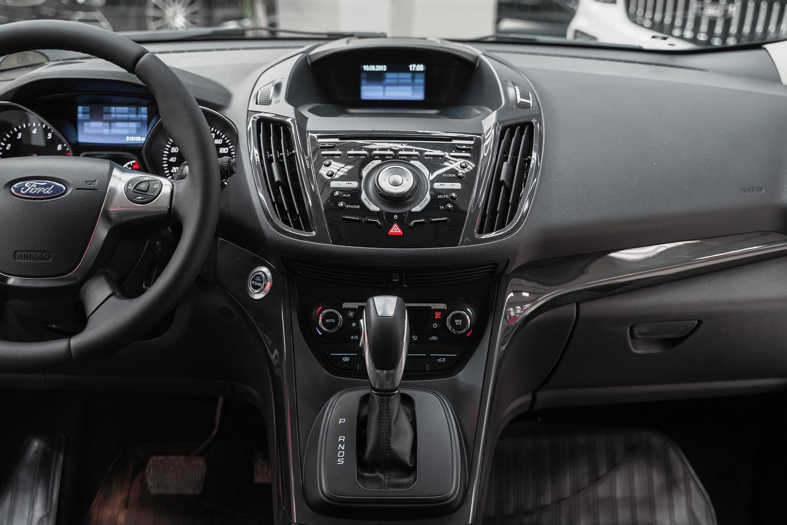 Ford Kuga 2013, белый, ДЦ Орехово