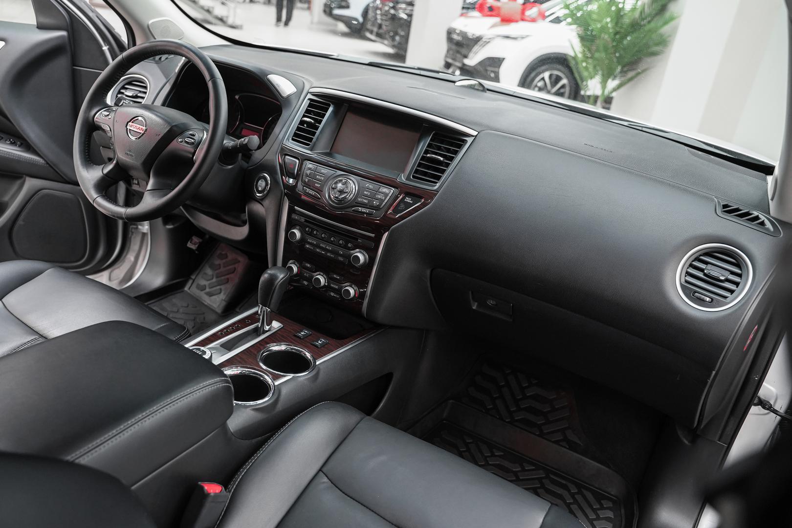 Nissan Pathfinder 2014, серебряный, ДЦ Орехово