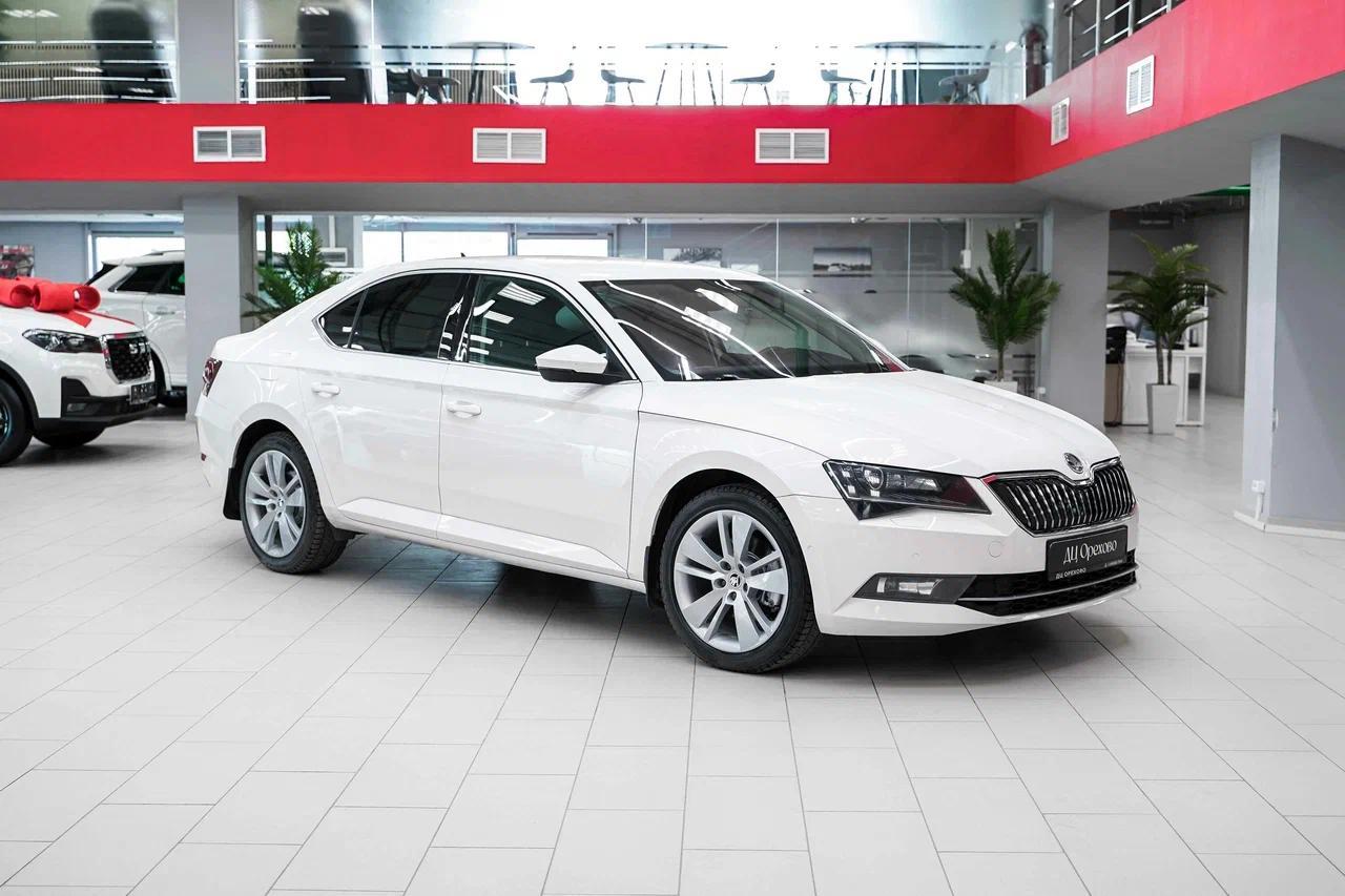 Skoda Superb 2018, белый, ДЦ Орехово