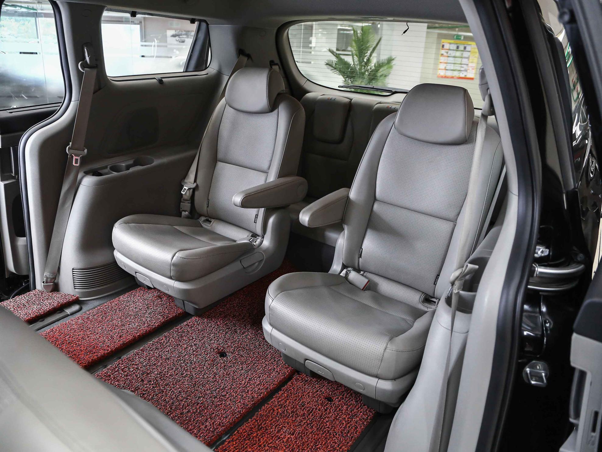 Kia Carnival 2018, черный, ДЦ Орехово
