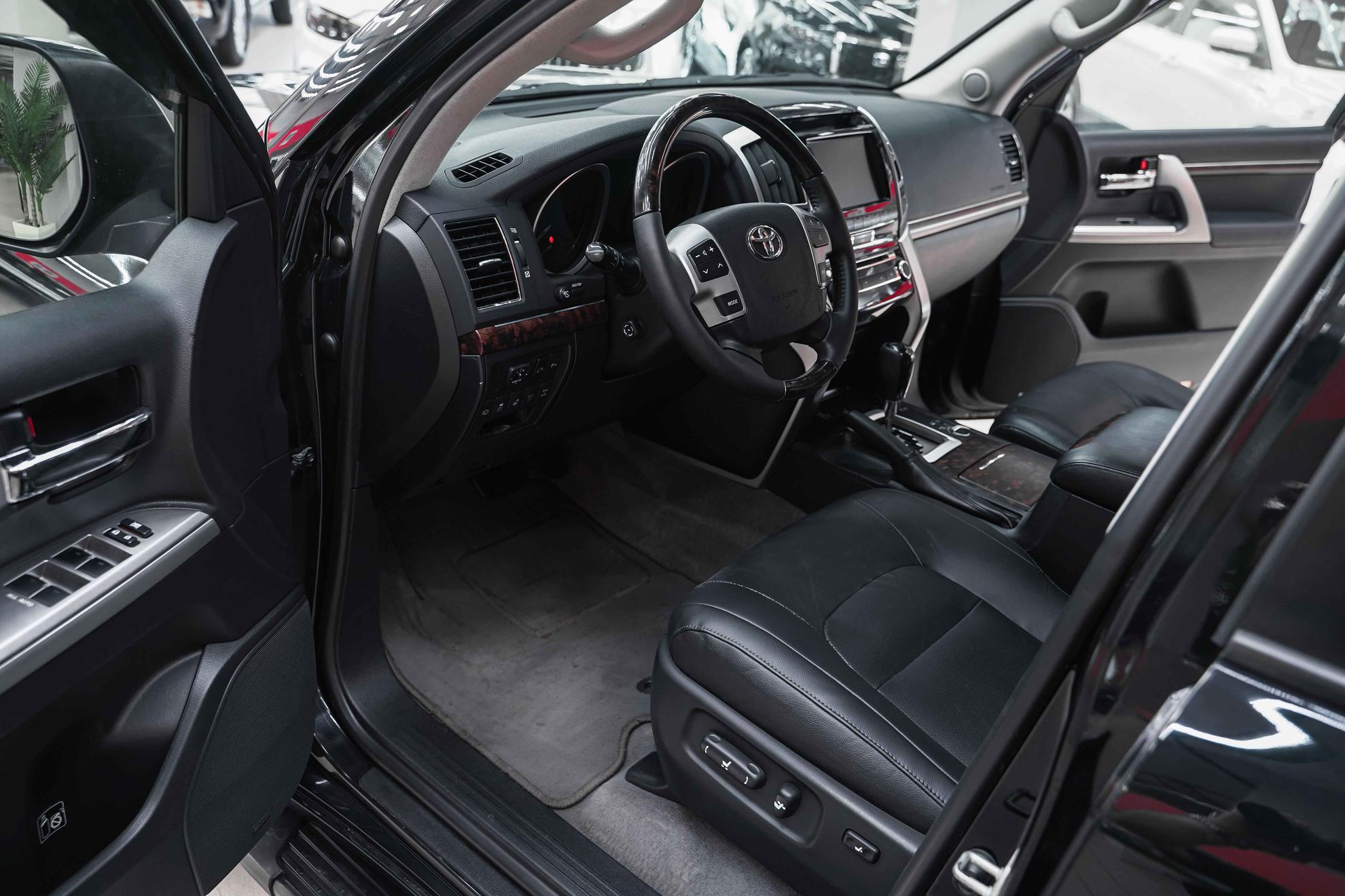 Toyota Land Cruiser 2012, черный, ДЦ Орехово
