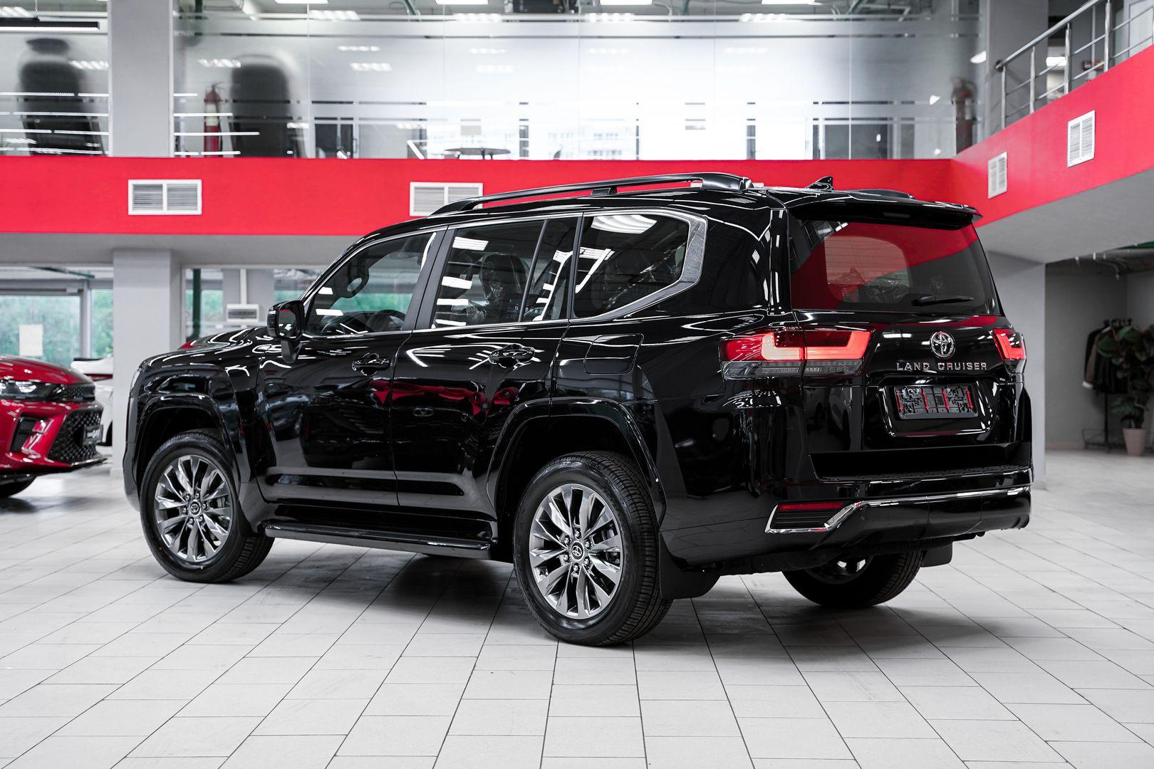 Toyota Land Cruiser 2024, черный, ДЦ Орехово