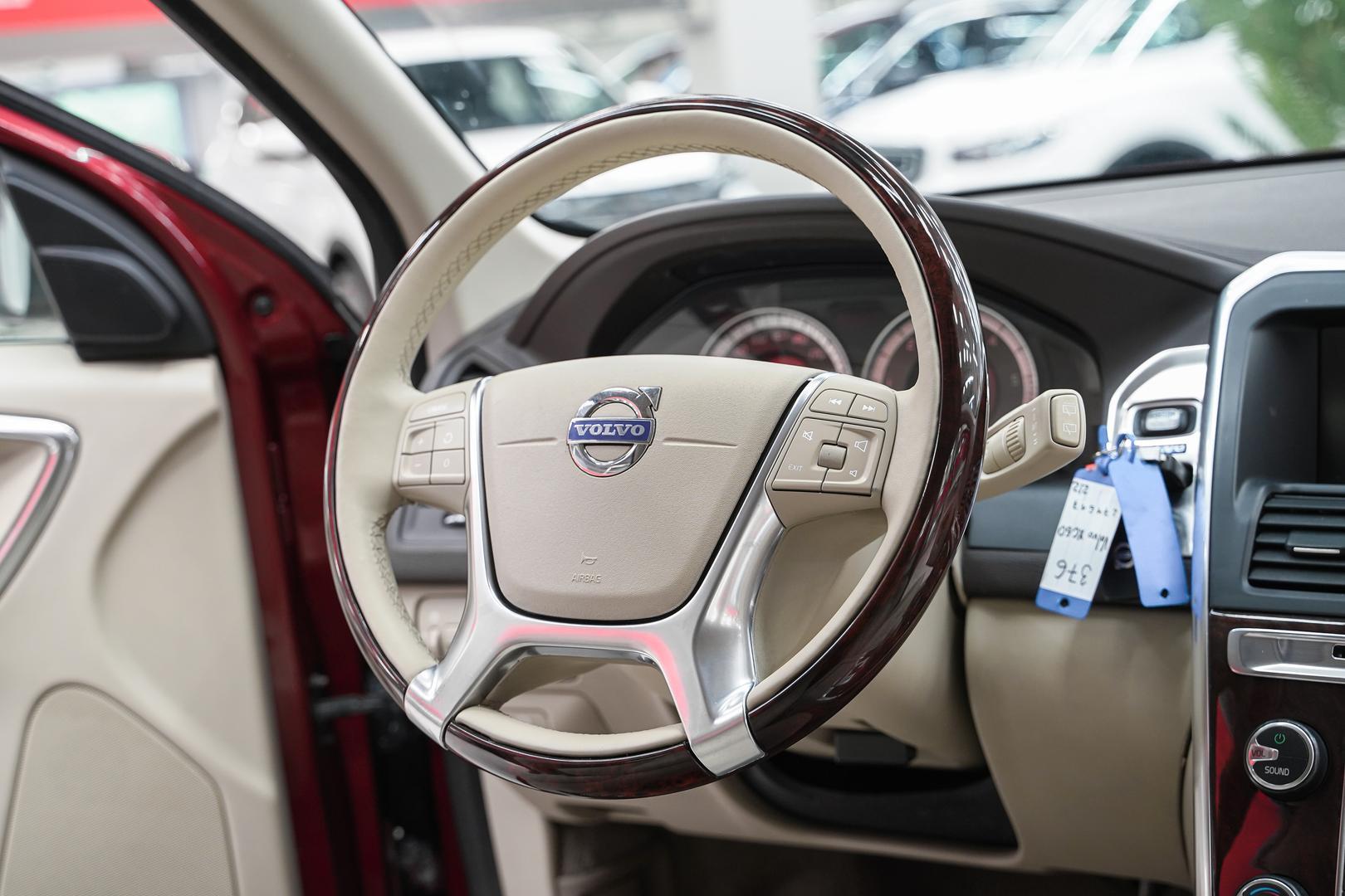 Volvo XC60 2011, красный, ДЦ Орехово
