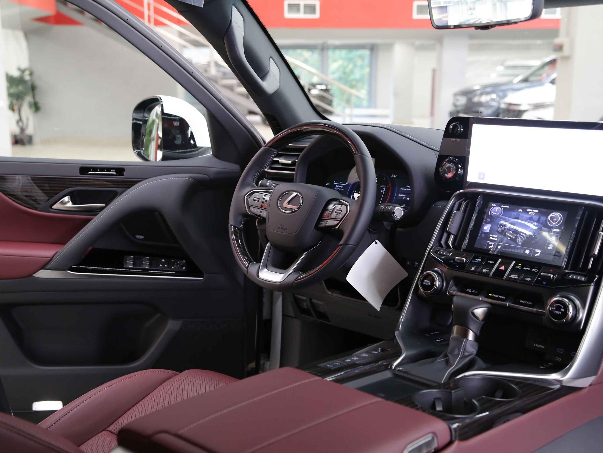Lexus LX 2026, белый, ДЦ Орехово