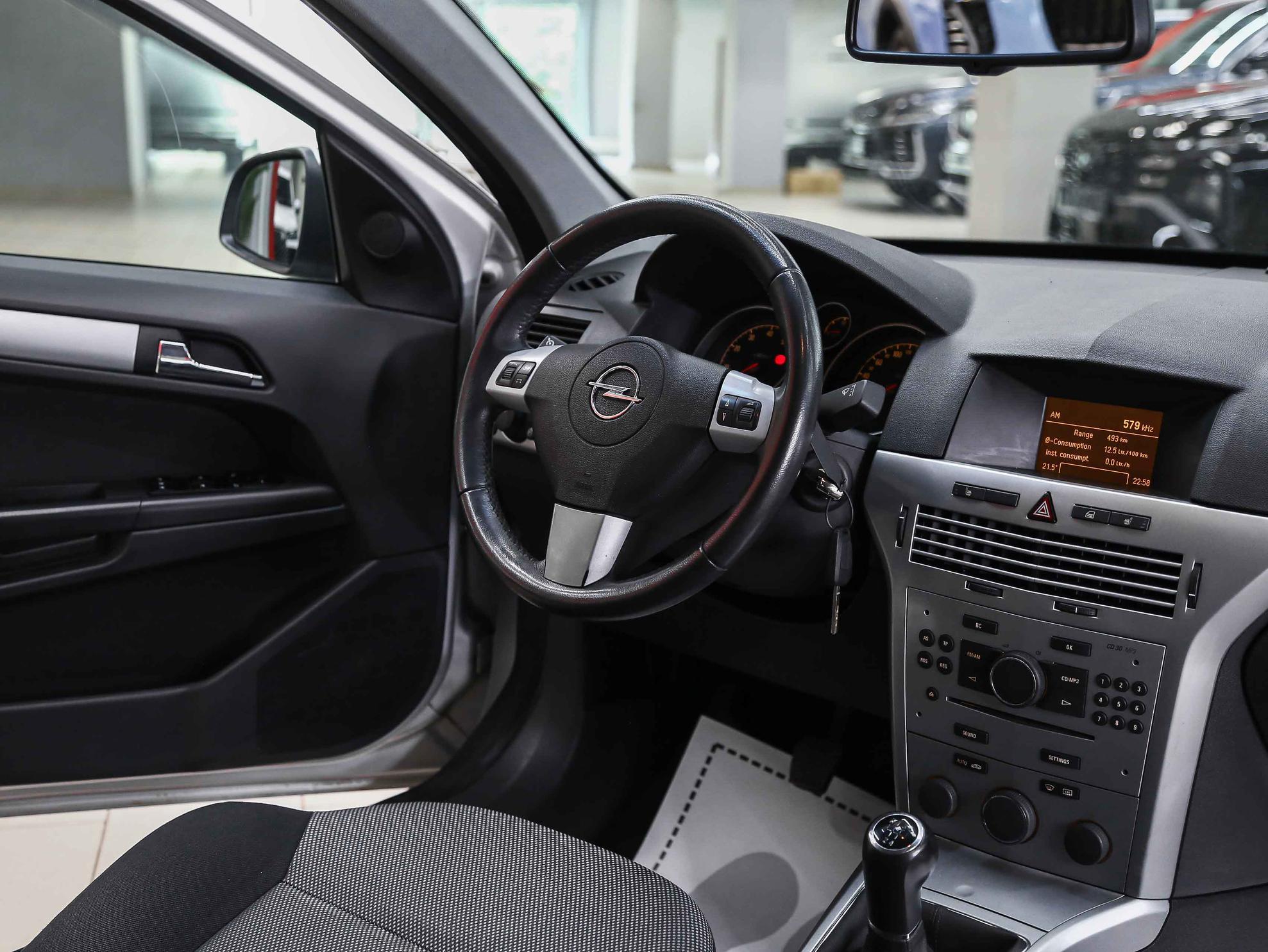 Opel Astra 2012, серый, ДЦ Орехово
