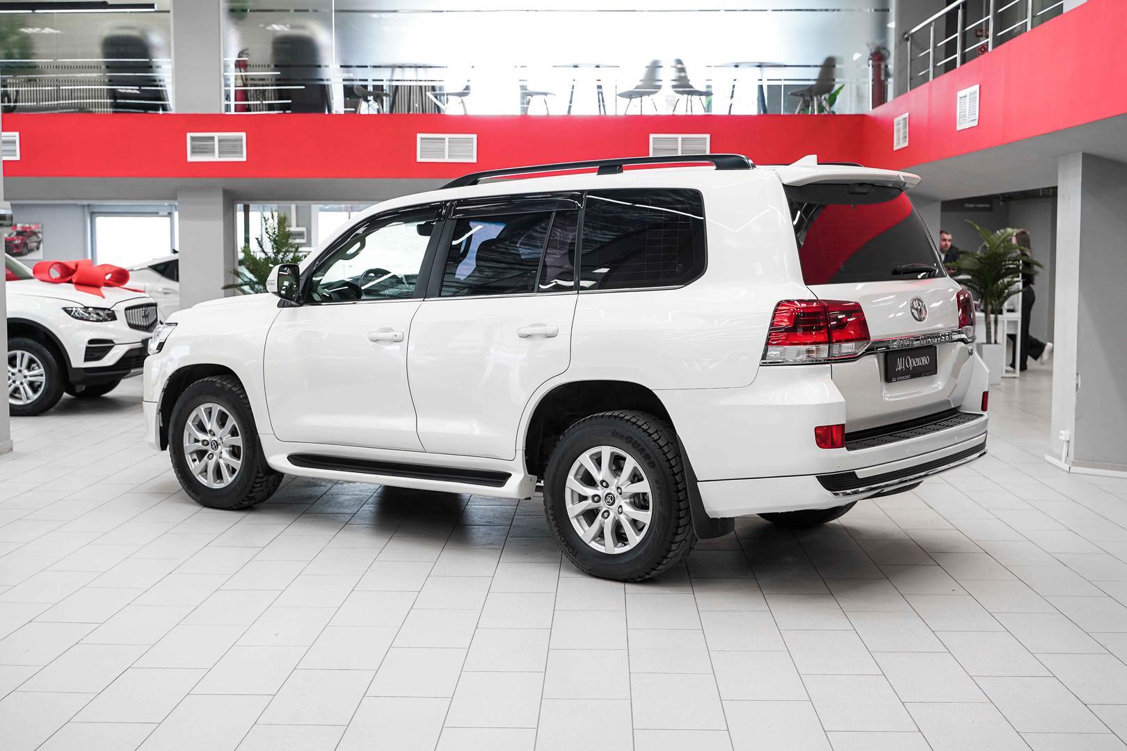 Toyota Land Cruiser 2018, белый, ДЦ Орехово