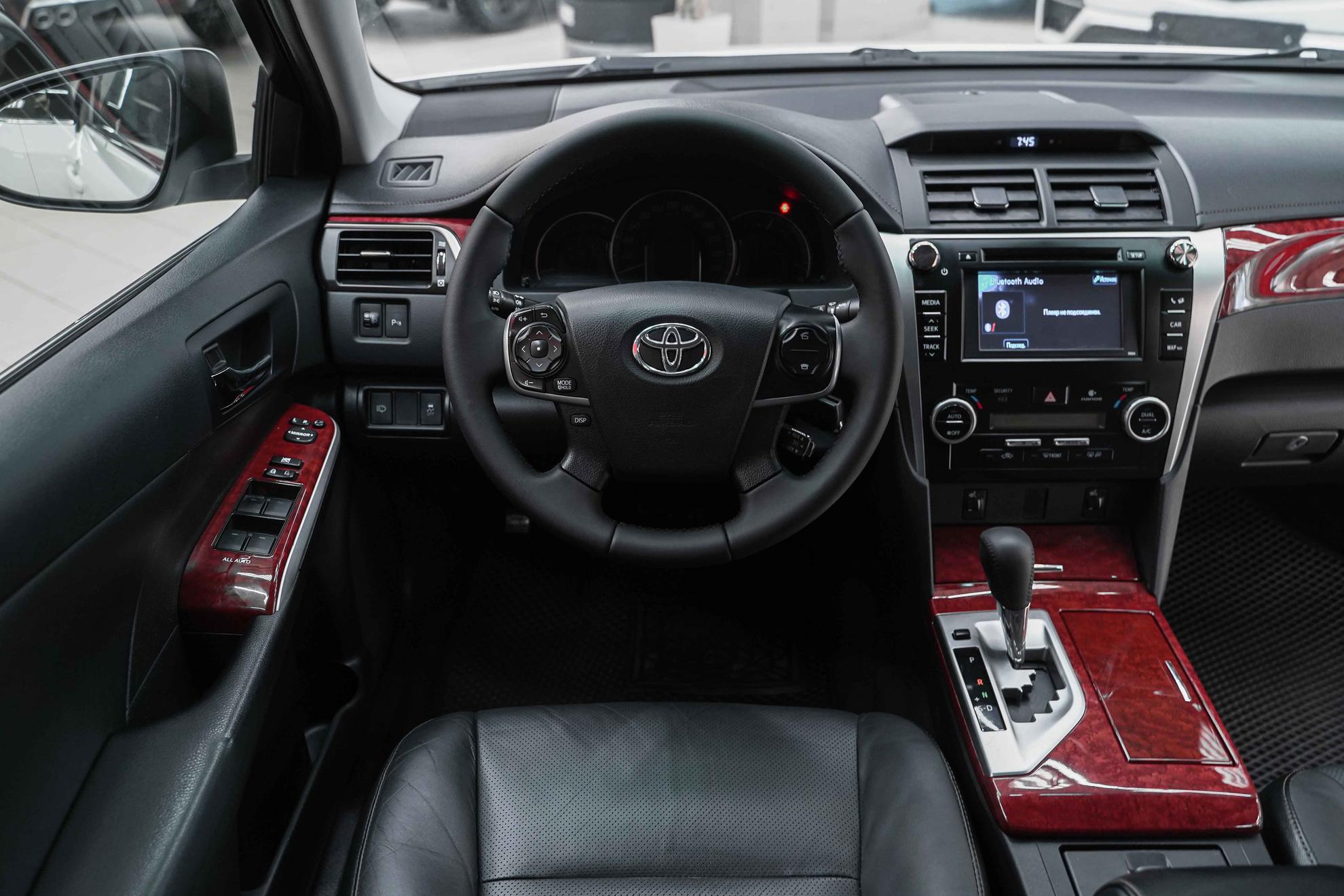 Toyota Camry 2014, белый, ДЦ Орехово