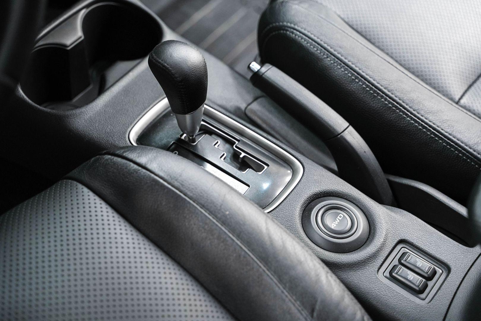Mitsubishi Outlander 2013, серый, ДЦ Орехово