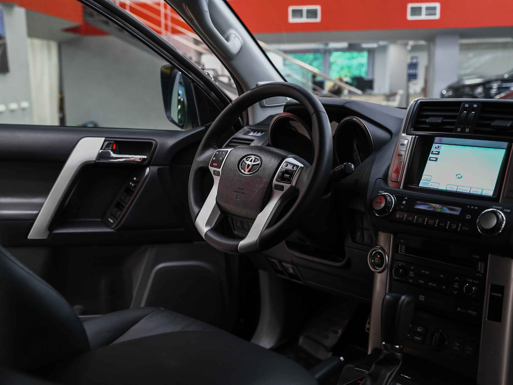 Toyota Land Cruiser Prado 2013, черный, ДЦ Орехово