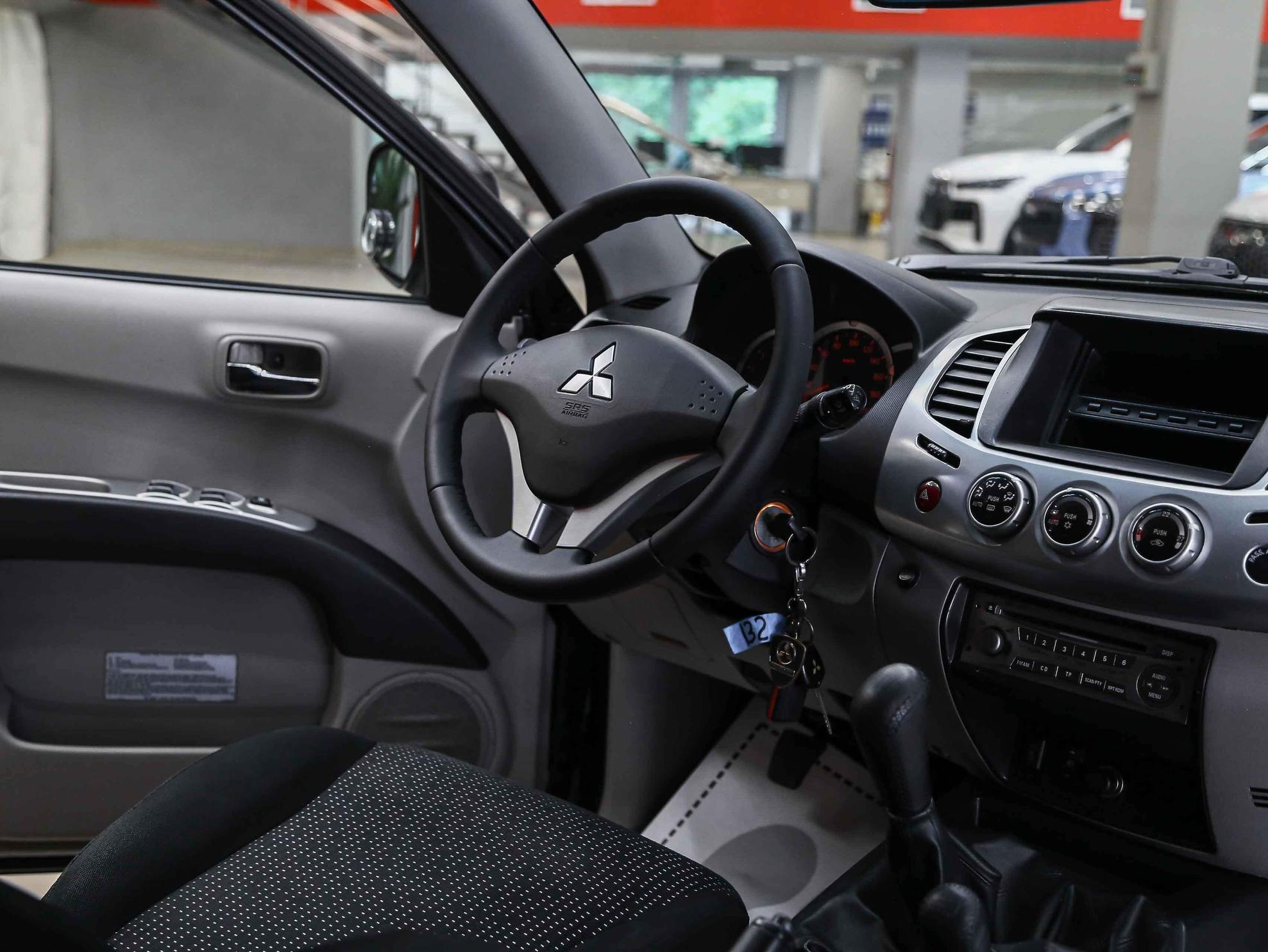 Mitsubishi L200 2011, черный, ДЦ Орехово