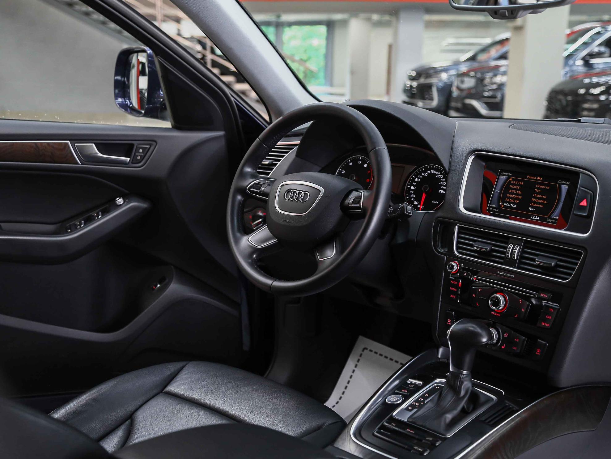 Audi Q5 2015, синий, ДЦ Орехово