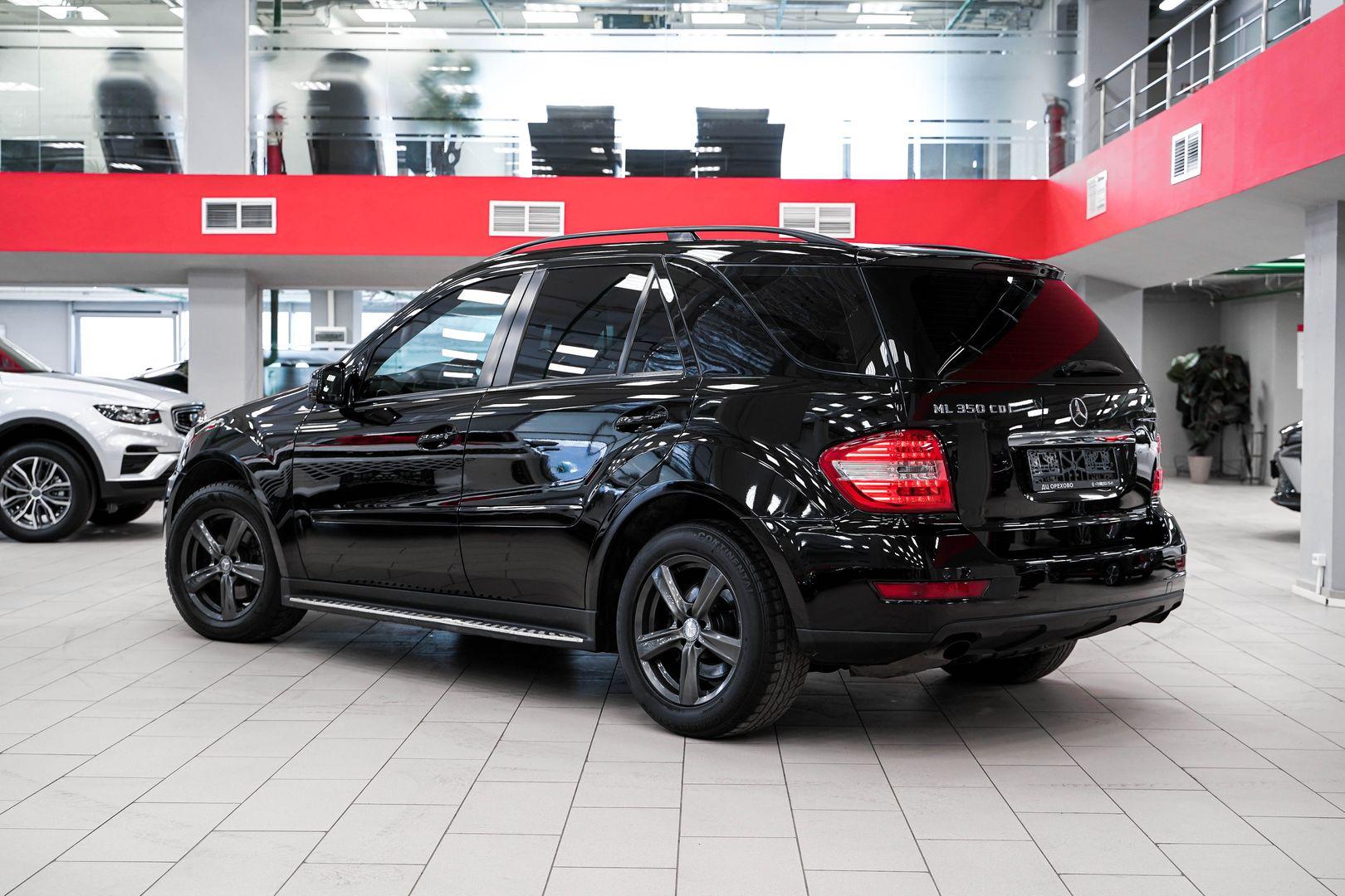 Mercedes-Benz M-Класс 2010, черный, ДЦ Орехово