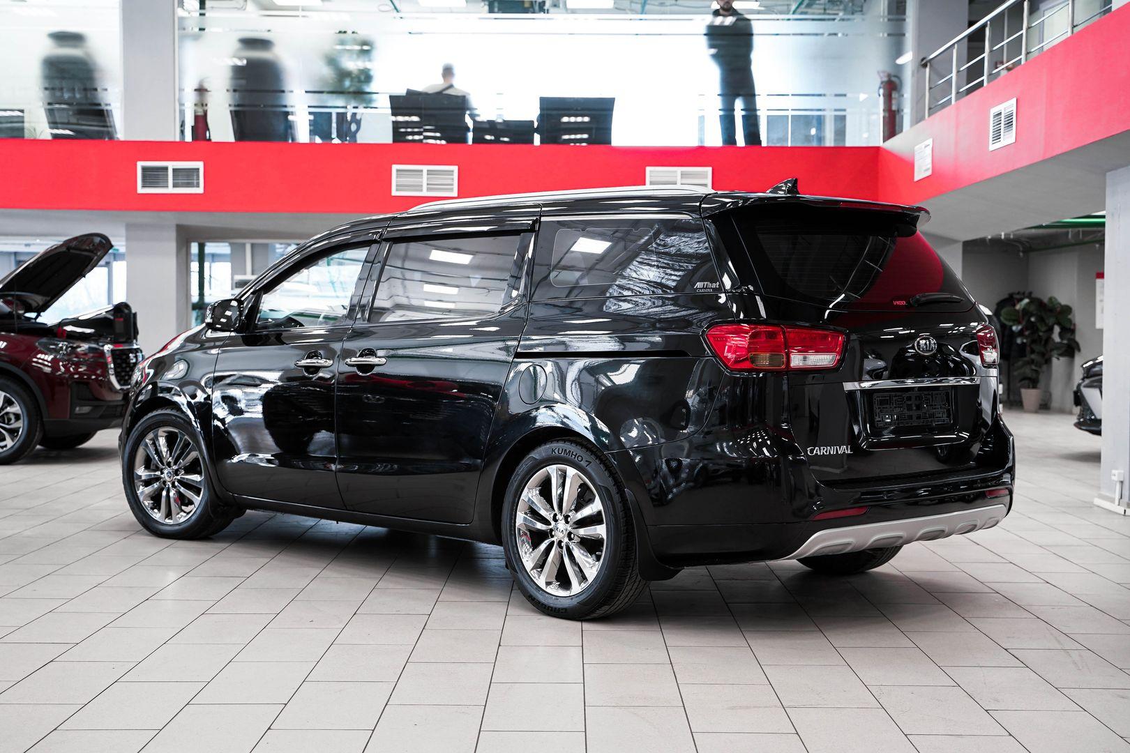 Kia Carnival 2017, черный, ДЦ Орехово