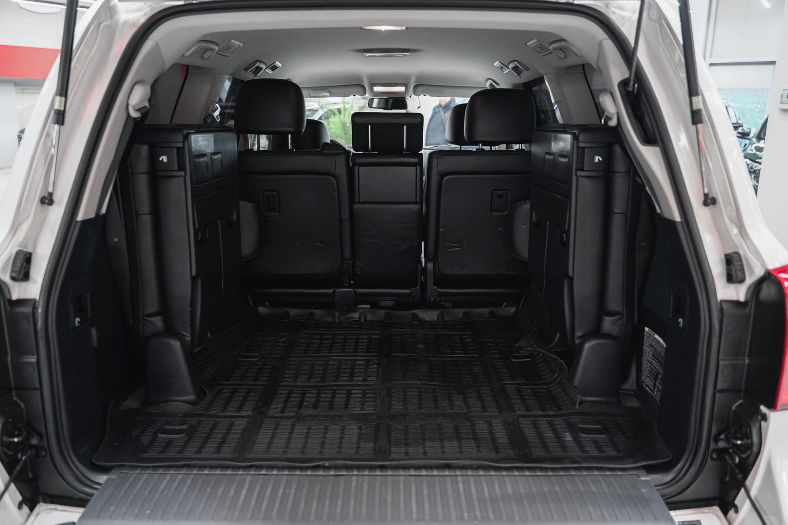 Toyota Land Cruiser 2012, белый, ДЦ Орехово