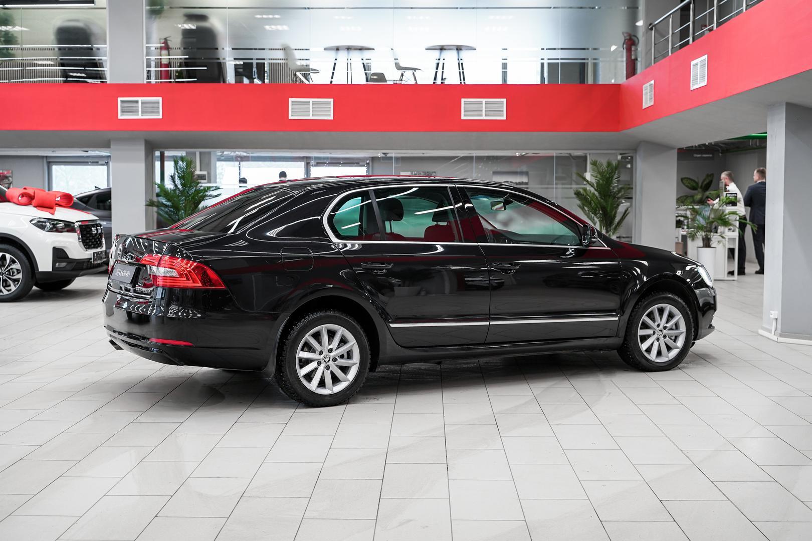 Skoda Superb 2014, черный, ДЦ Орехово