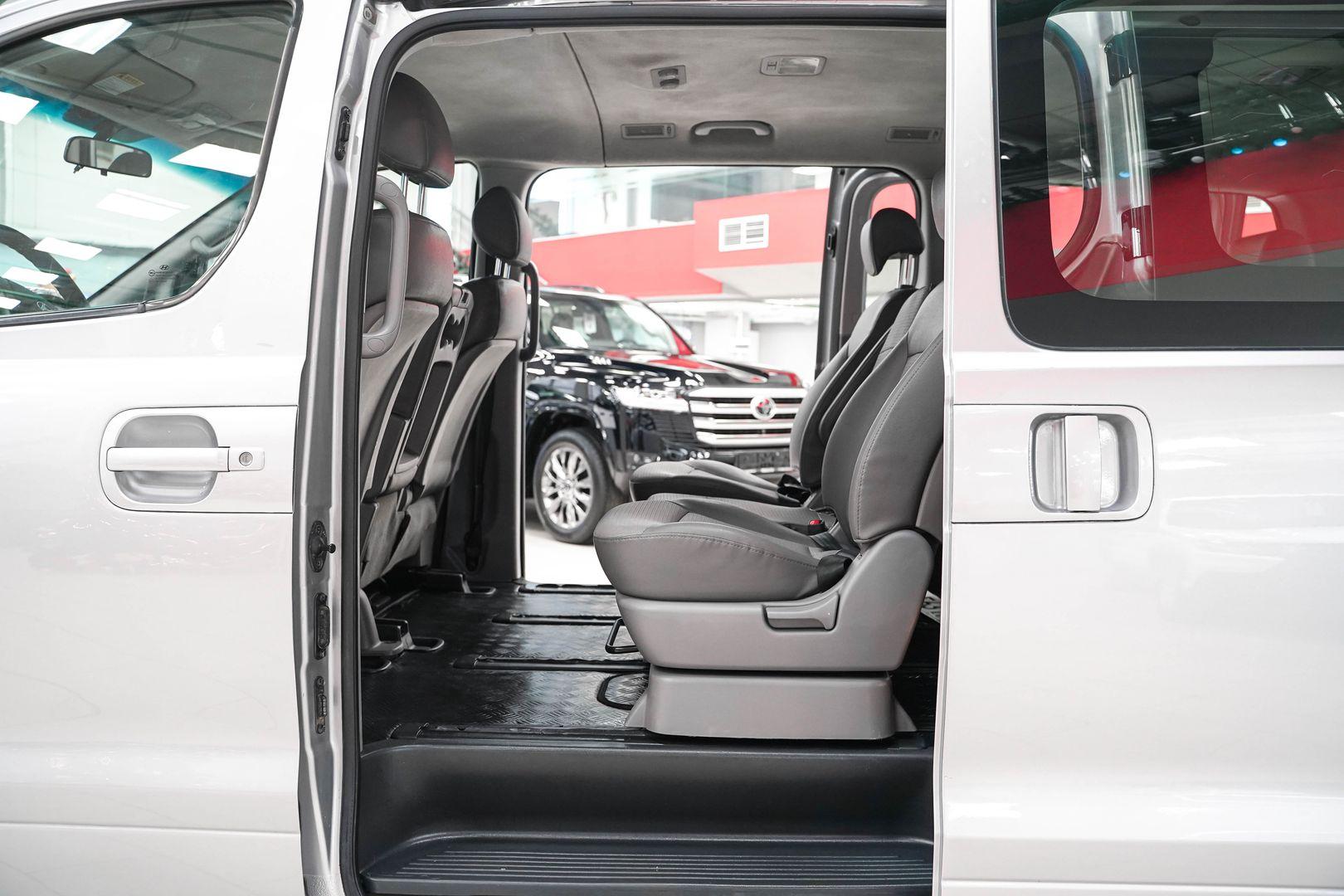 Hyundai Grand Starex 2011, серый, ДЦ Орехово