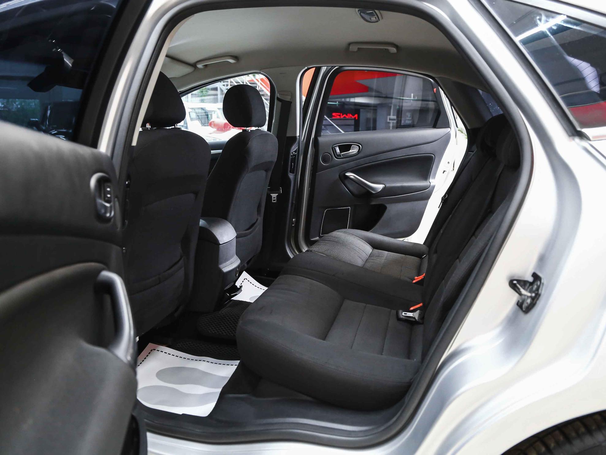 Ford Mondeo 2010, серебряный, ДЦ Орехово