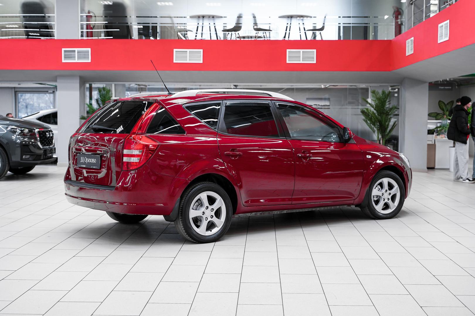 Kia Ceed 2008, красный, ДЦ Орехово