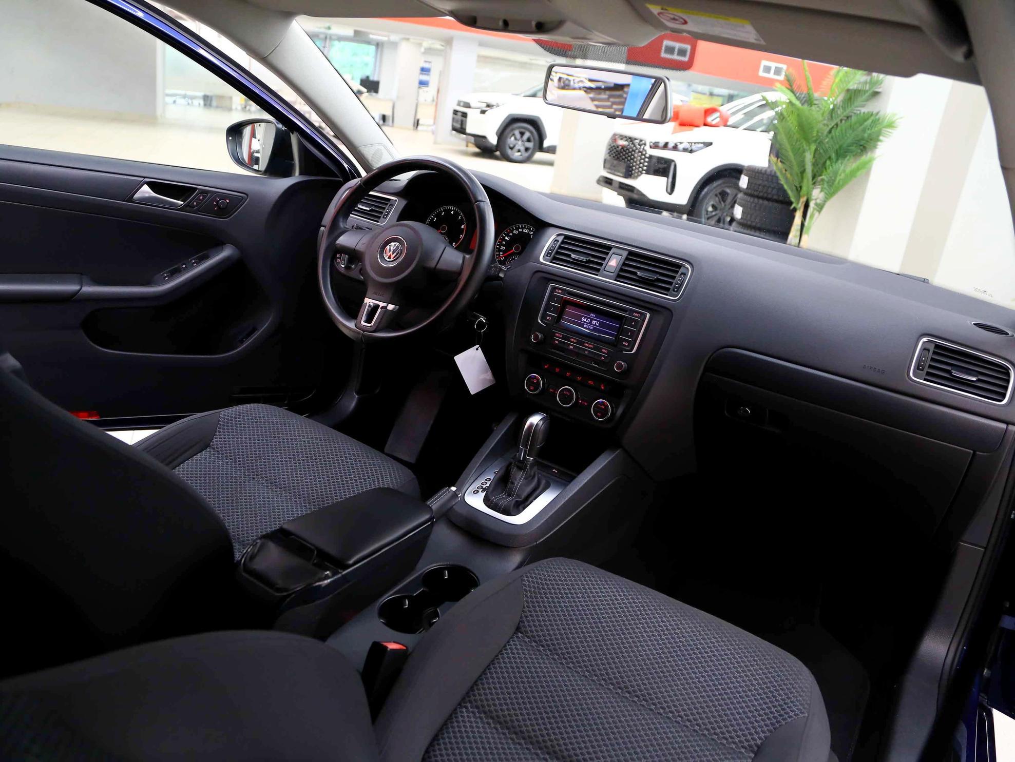Volkswagen Jetta 2014, синий, ДЦ Орехово
