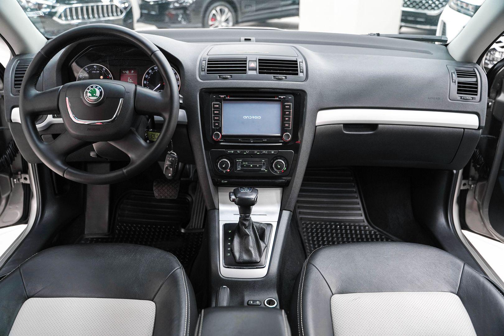Skoda Octavia 2011, серый, ДЦ Орехово