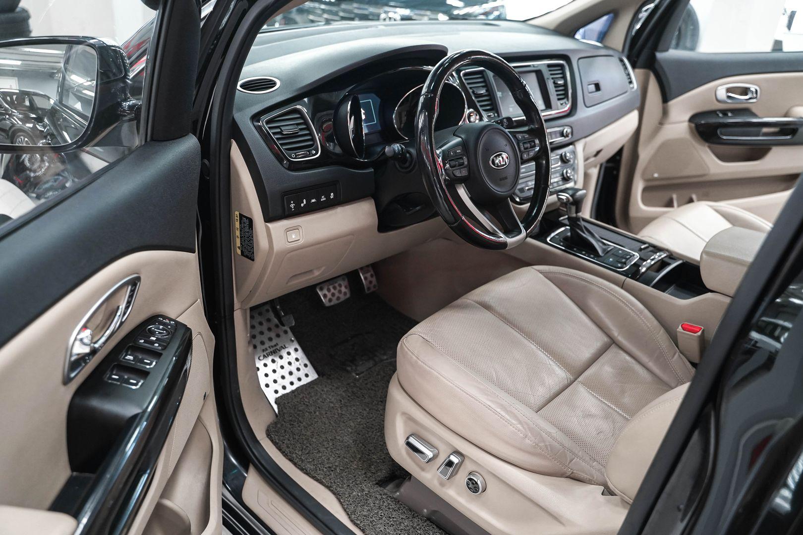 Kia Carnival 2017, черный, ДЦ Орехово