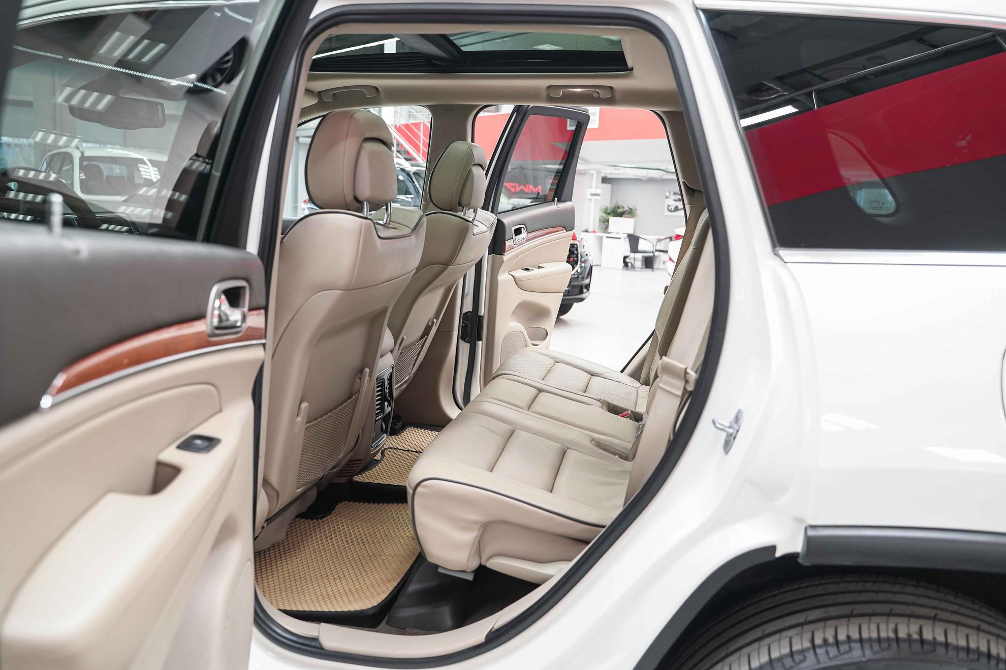 Jeep Grand Cherokee 2012, белый, ДЦ Орехово